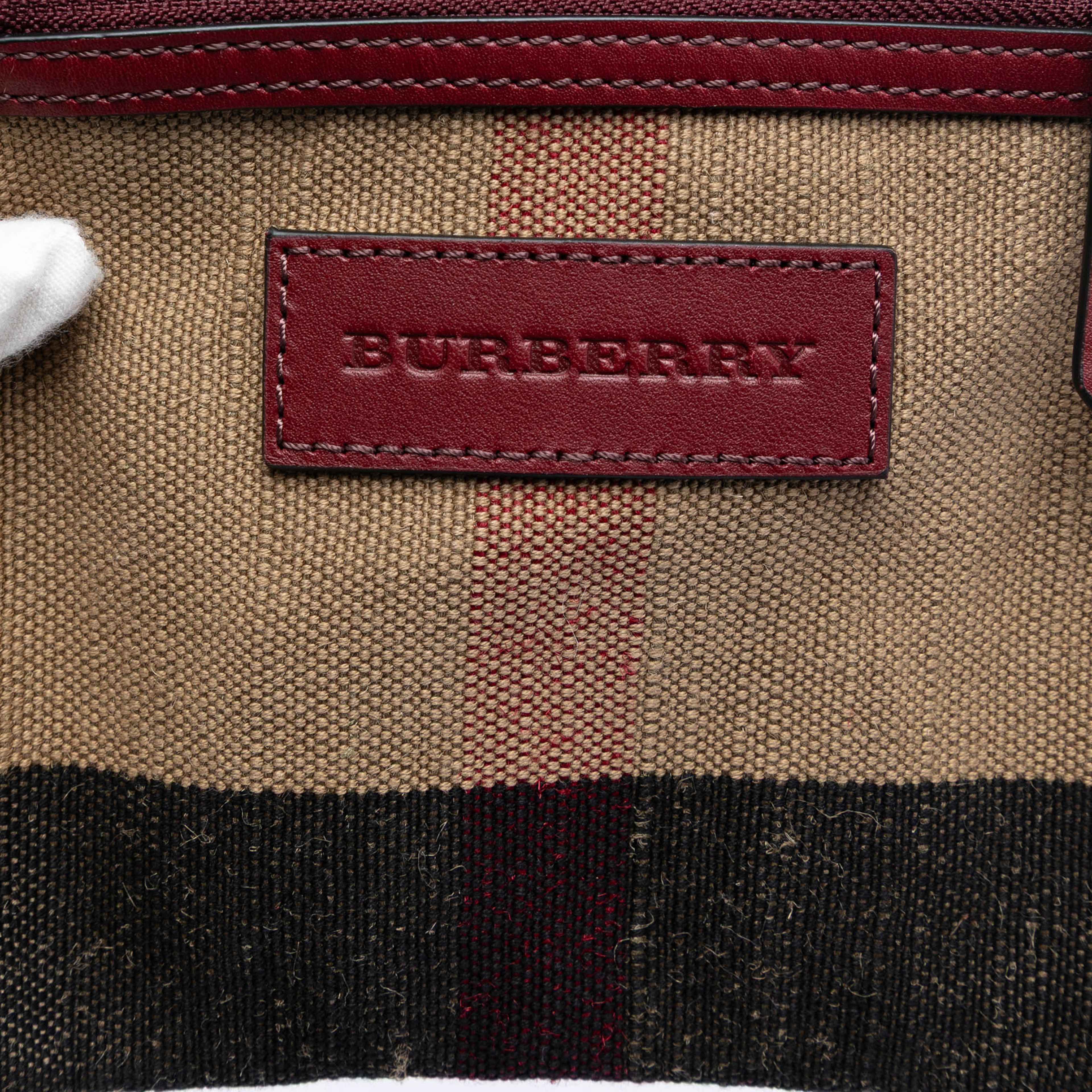 Burberry Mini Mega Check Canvas Ashby Tassel Bucket Bag, från Luxclusif, i färgen light brown. Klicka för att öppna bilden i stort format