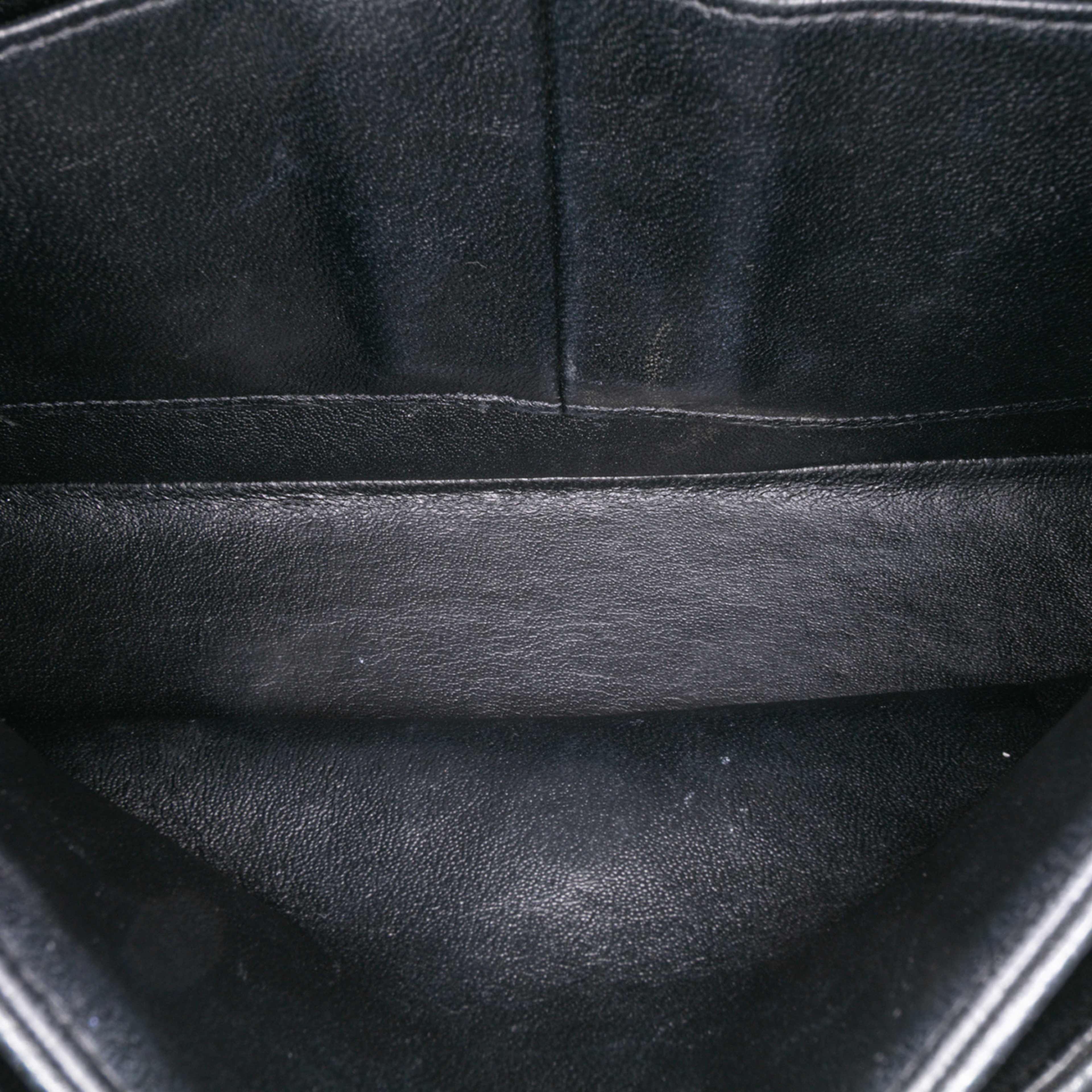 Chanel Medium Classic Caviar Double Flap, från Luxclusif, i färgen black.