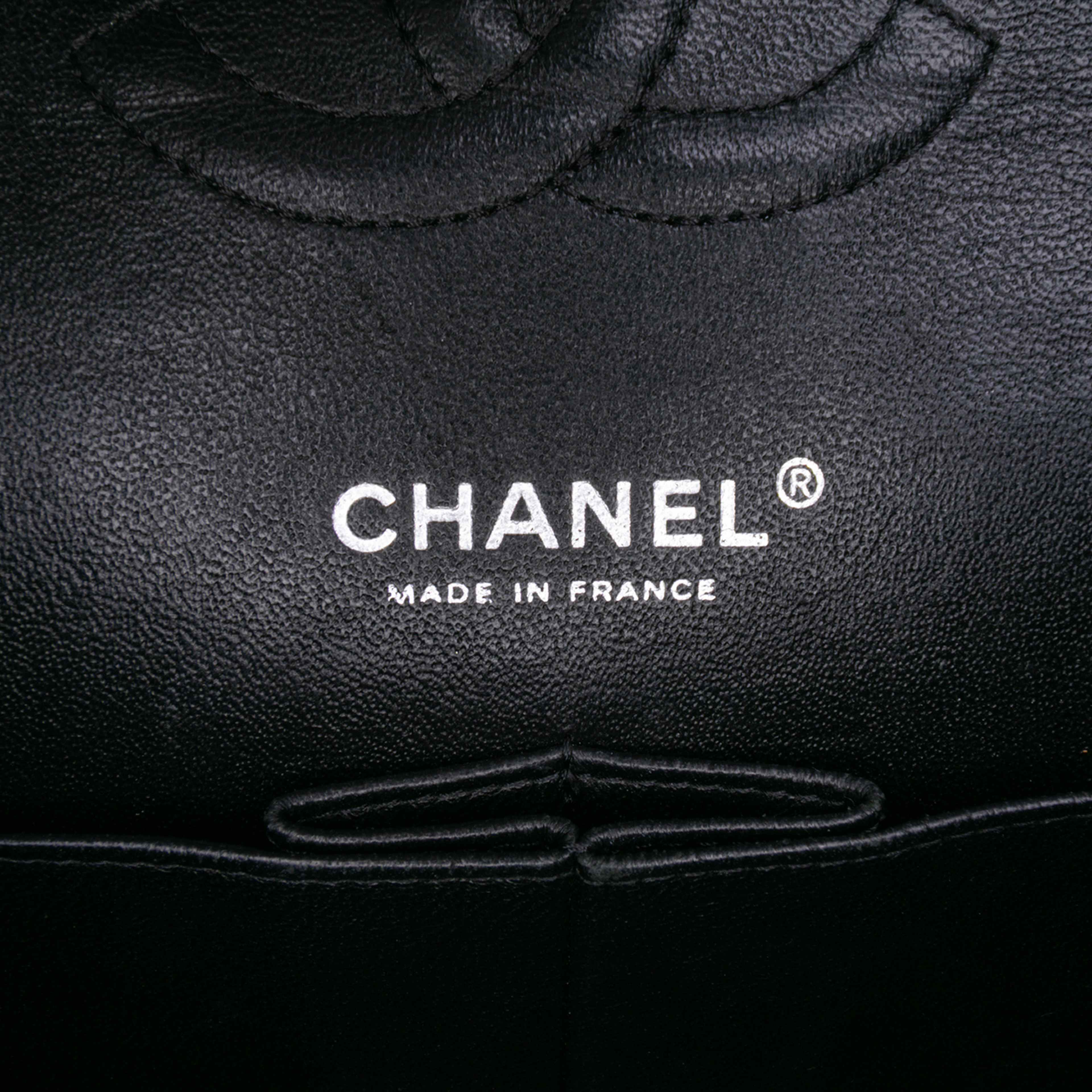 Chanel Medium Classic Caviar Double Flap, från Luxclusif, i färgen black.