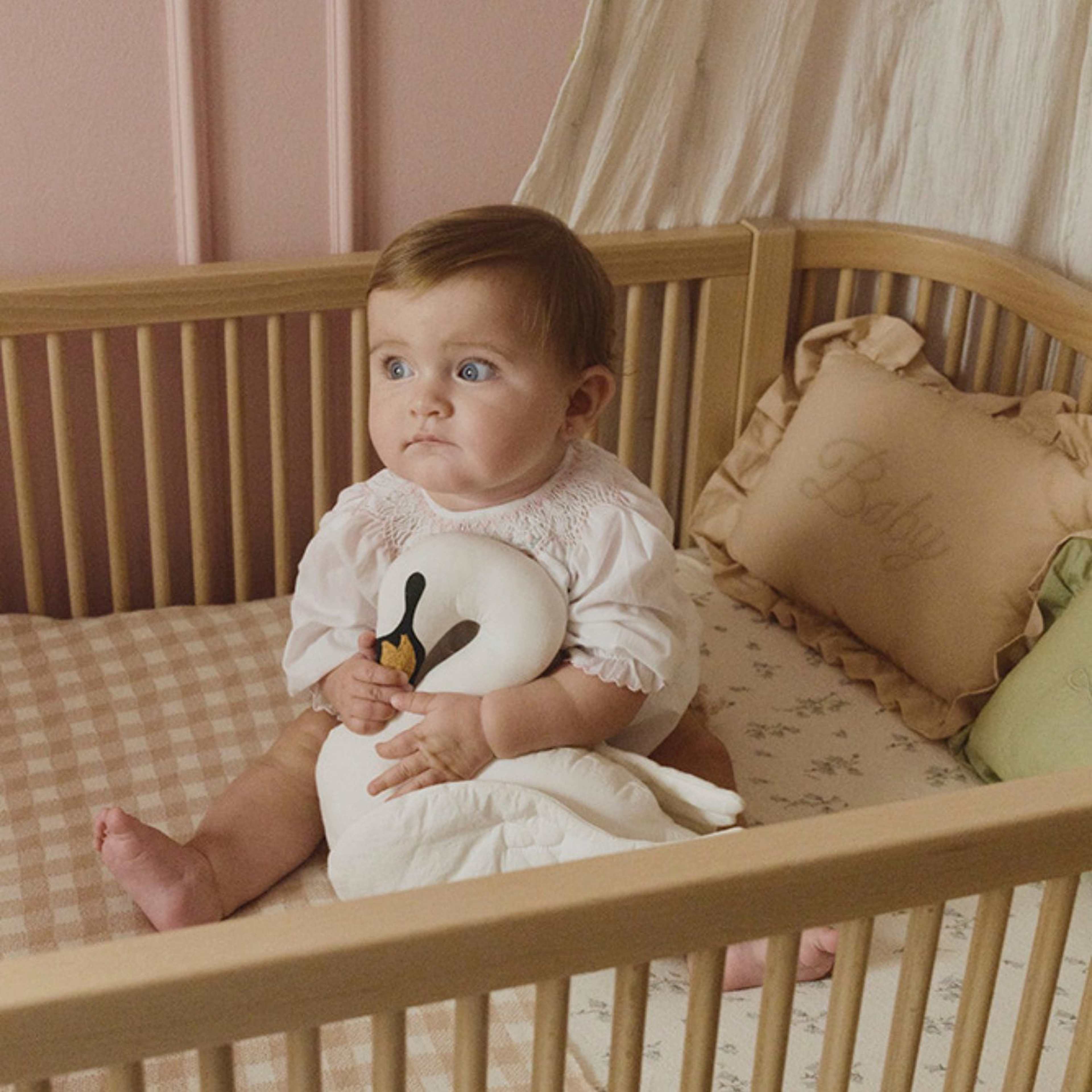 Babykudde, från LORENA CANALS, i färgen ros. Klicka för att öppna bilden i stort format