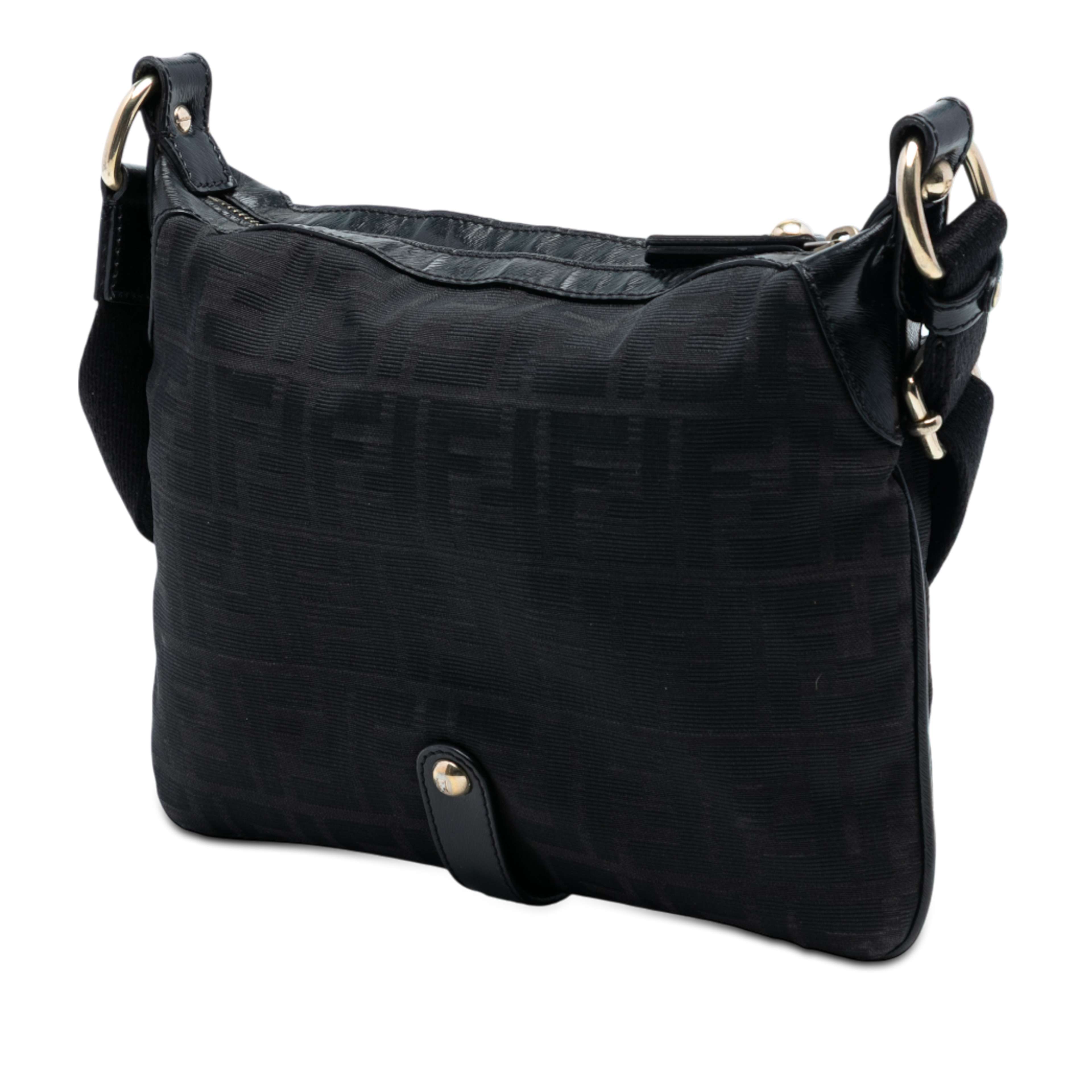 Fendi Zucca Canvas Chef Zip Crossbody, från Luxclusif, i färgen black. Klicka för att öppna bilden i stort format