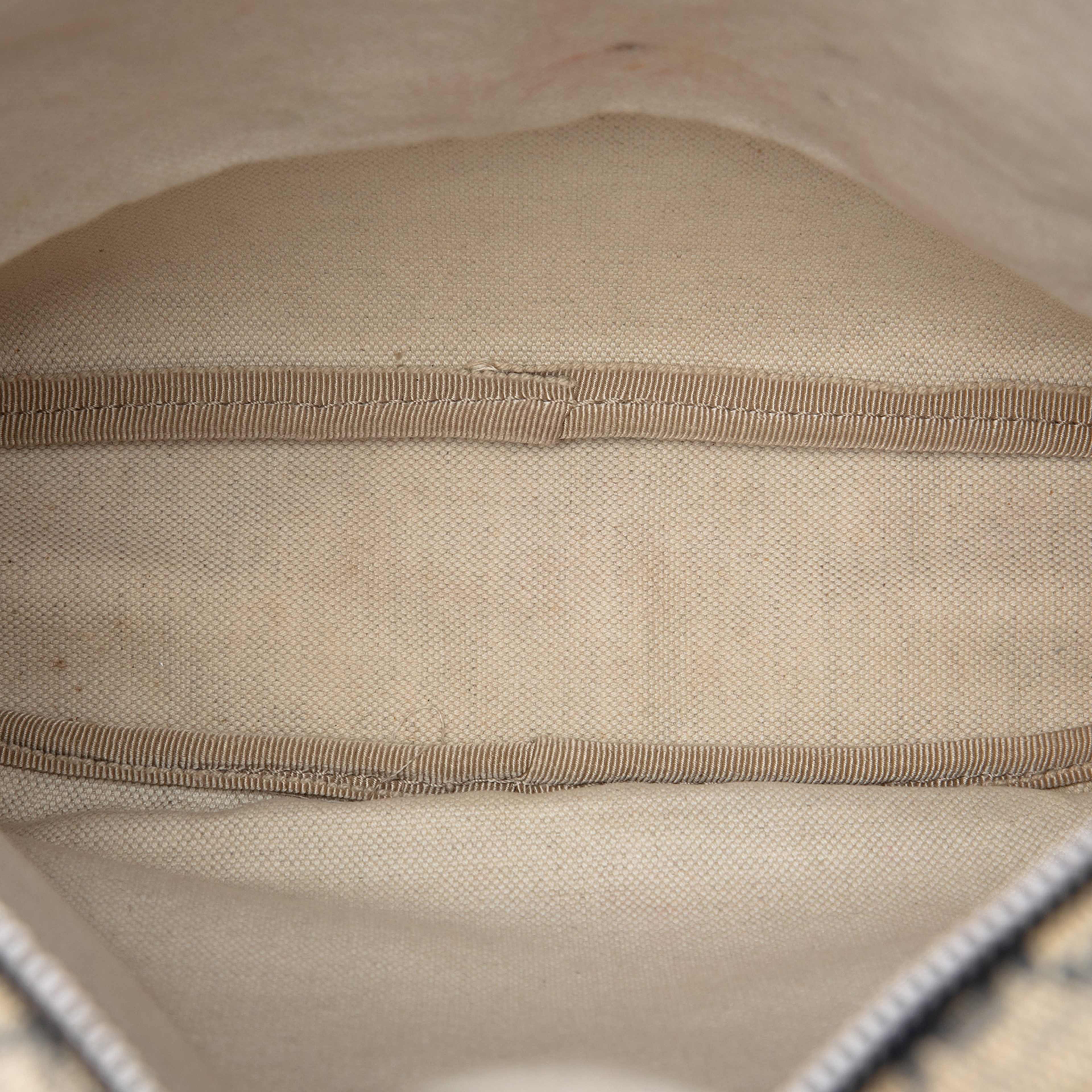 Gucci Gg Supreme Crossbody, från Luxclusif, i färgen beige. Klicka för att öppna bilden i stort format