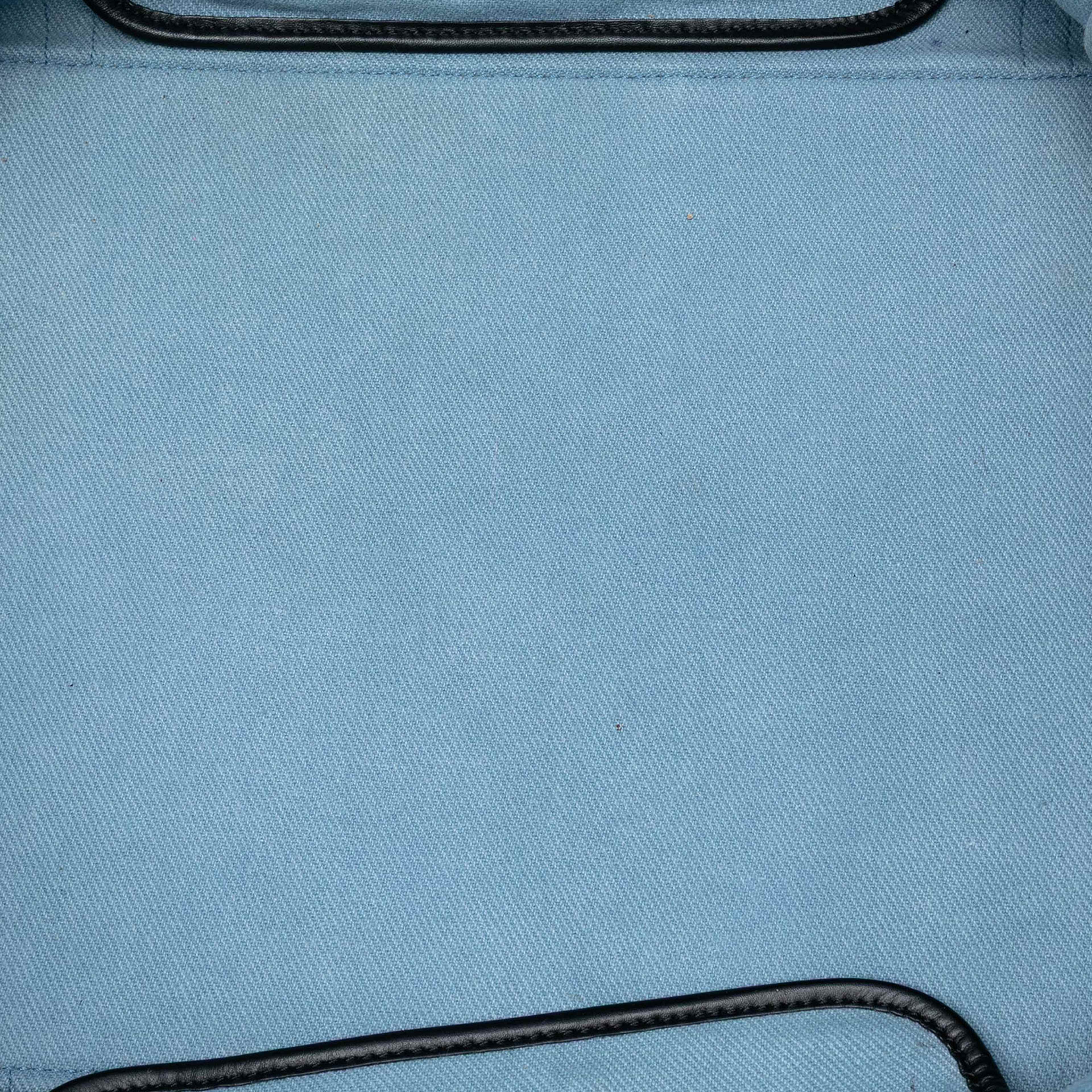 Celine Medium Denim Phantom Luggage Tote, från Luxclusif, i färgen blå. Klicka för att öppna bilden i stort format