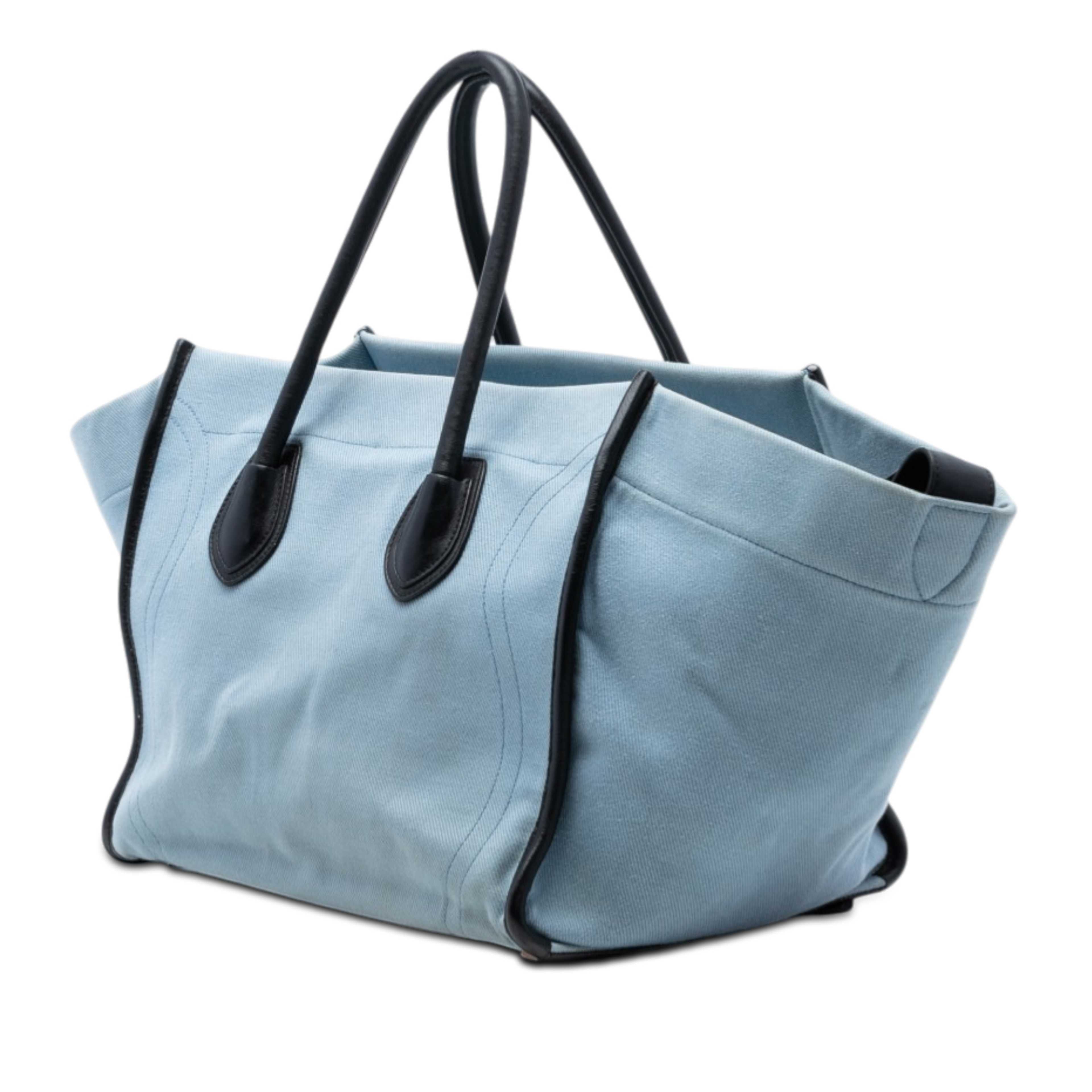 Celine Medium Denim Phantom Luggage Tote, från Luxclusif, i färgen blå. Klicka för att öppna bilden i stort format