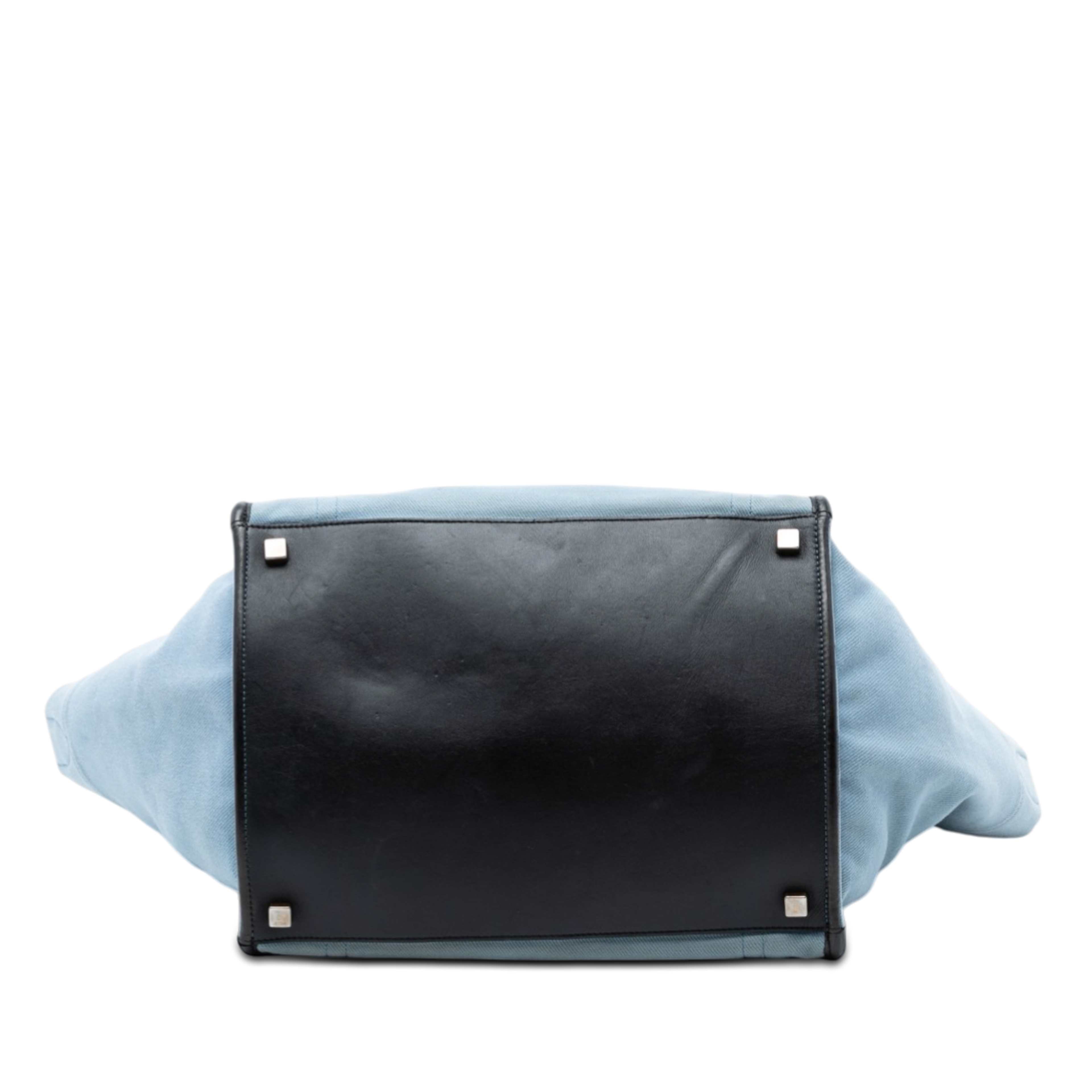 Celine Medium Denim Phantom Luggage Tote, från Luxclusif, i färgen blå. Klicka för att öppna bilden i stort format