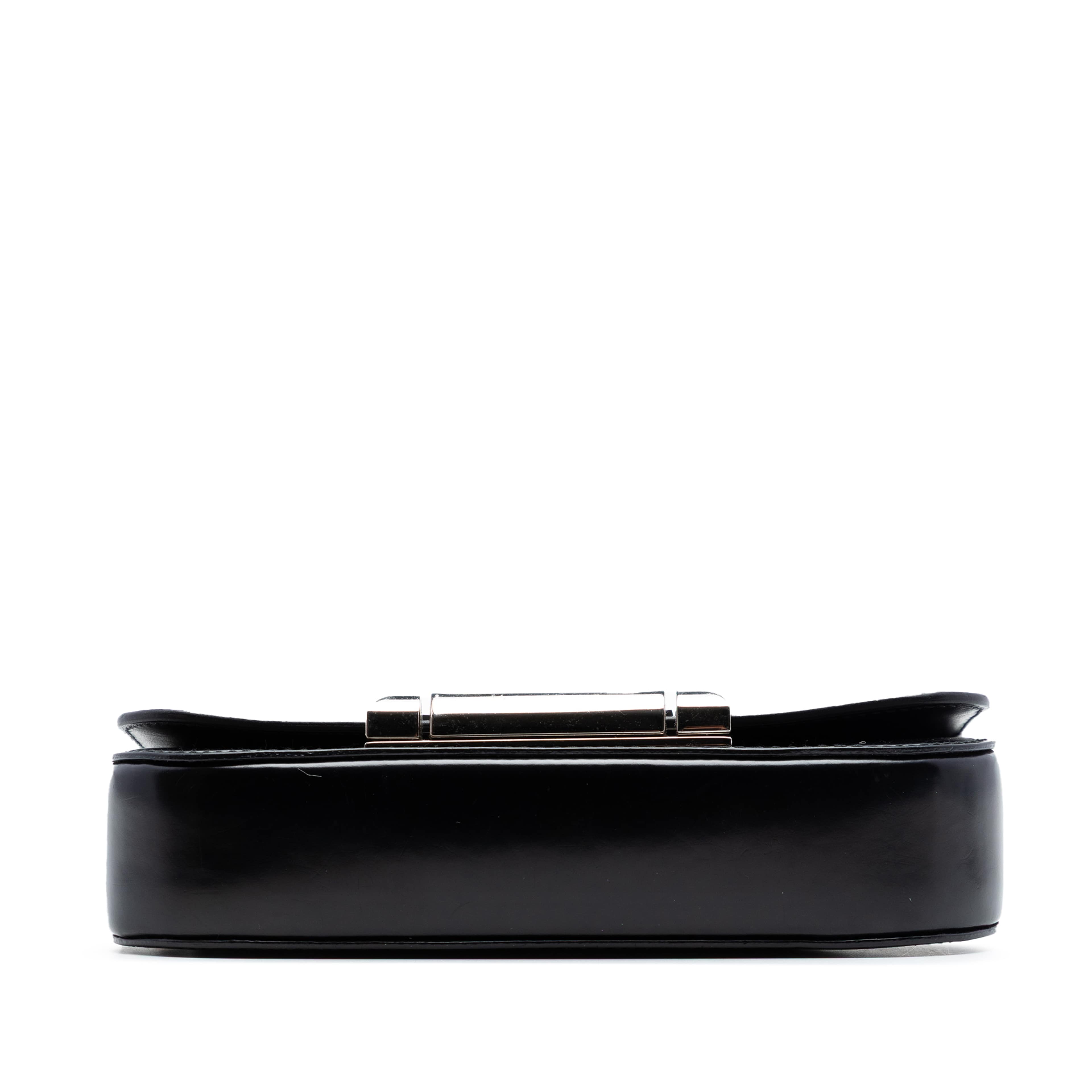 Prada Spazzolato Leather Sybille Flap Crossbody, från Luxclusif, i färgen black. Klicka för att öppna bilden i stort format
