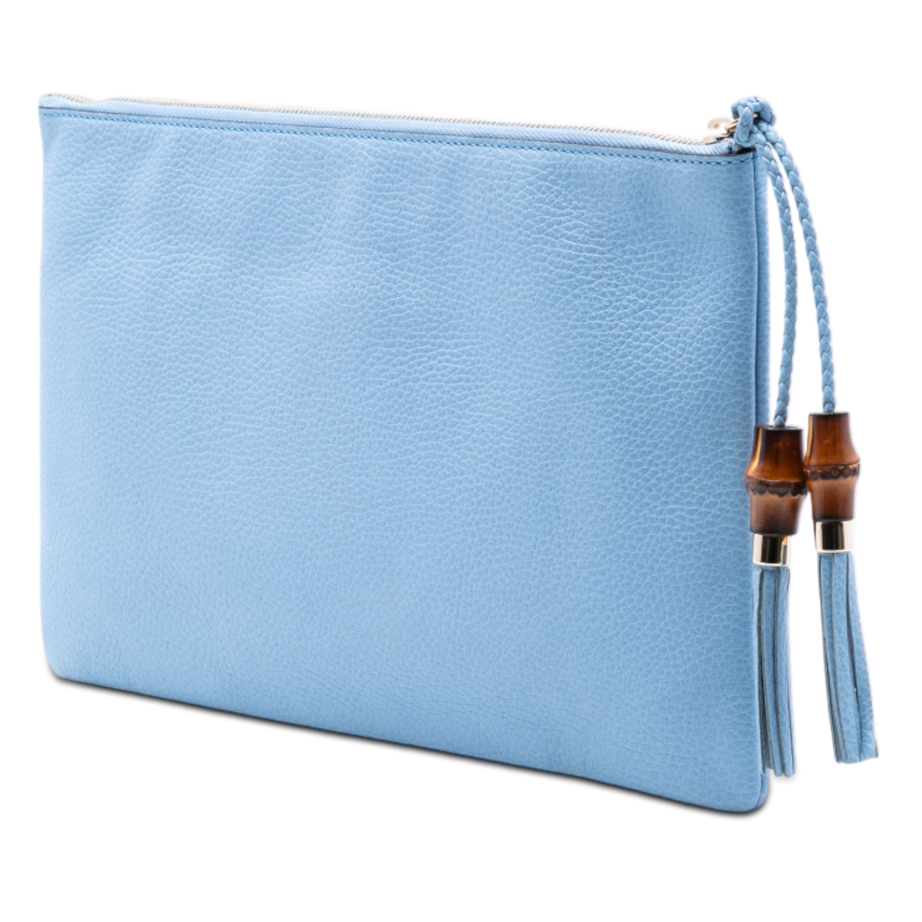 Gucci Calfskin Bamboo Tassel Clutch, från Luxclusif, i färgen light blue. Klicka för att öppna bilden i stort format