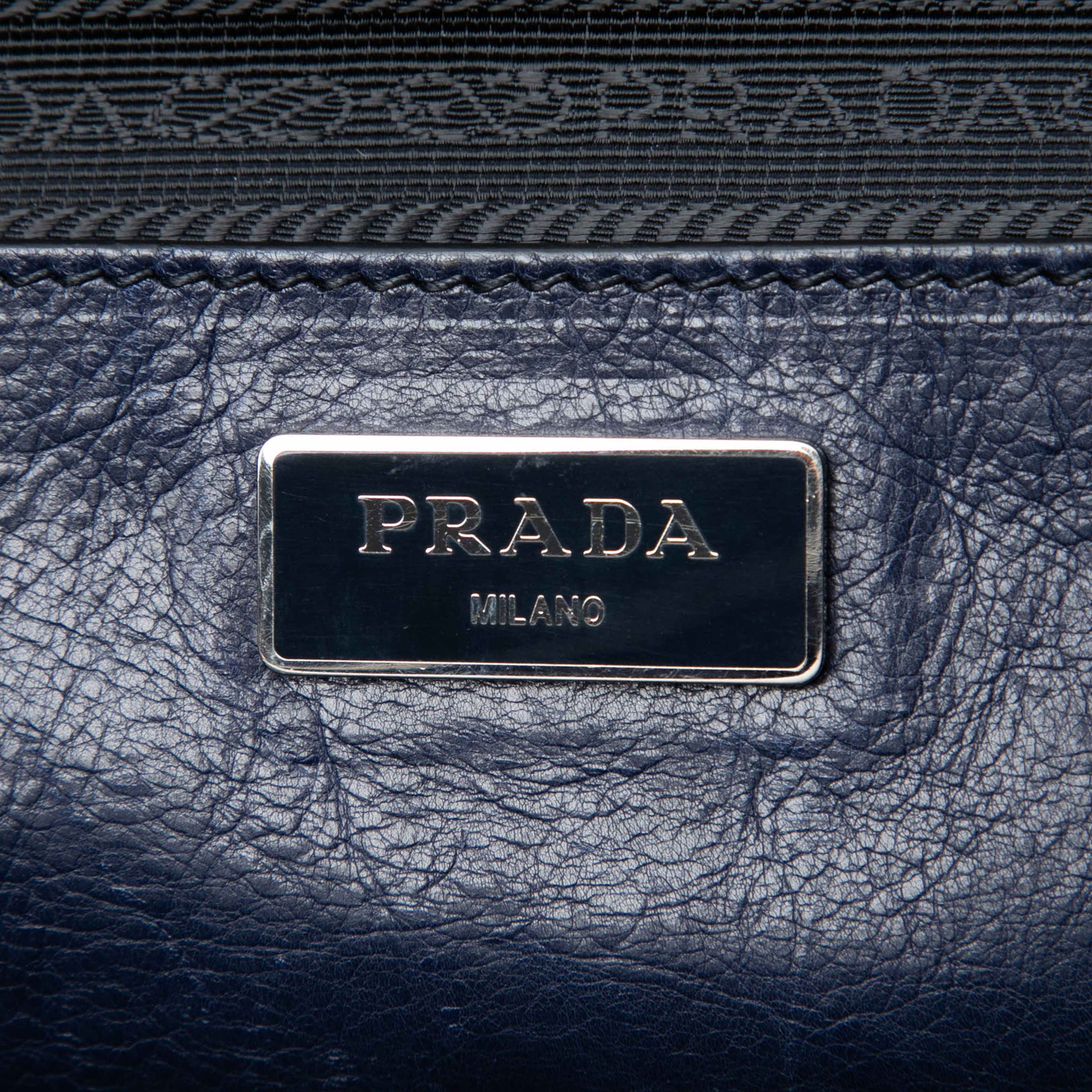 Prada Glace Calf Sound Lock Satchel, från Luxclusif, i färgen navy. Klicka för att öppna bilden i stort format