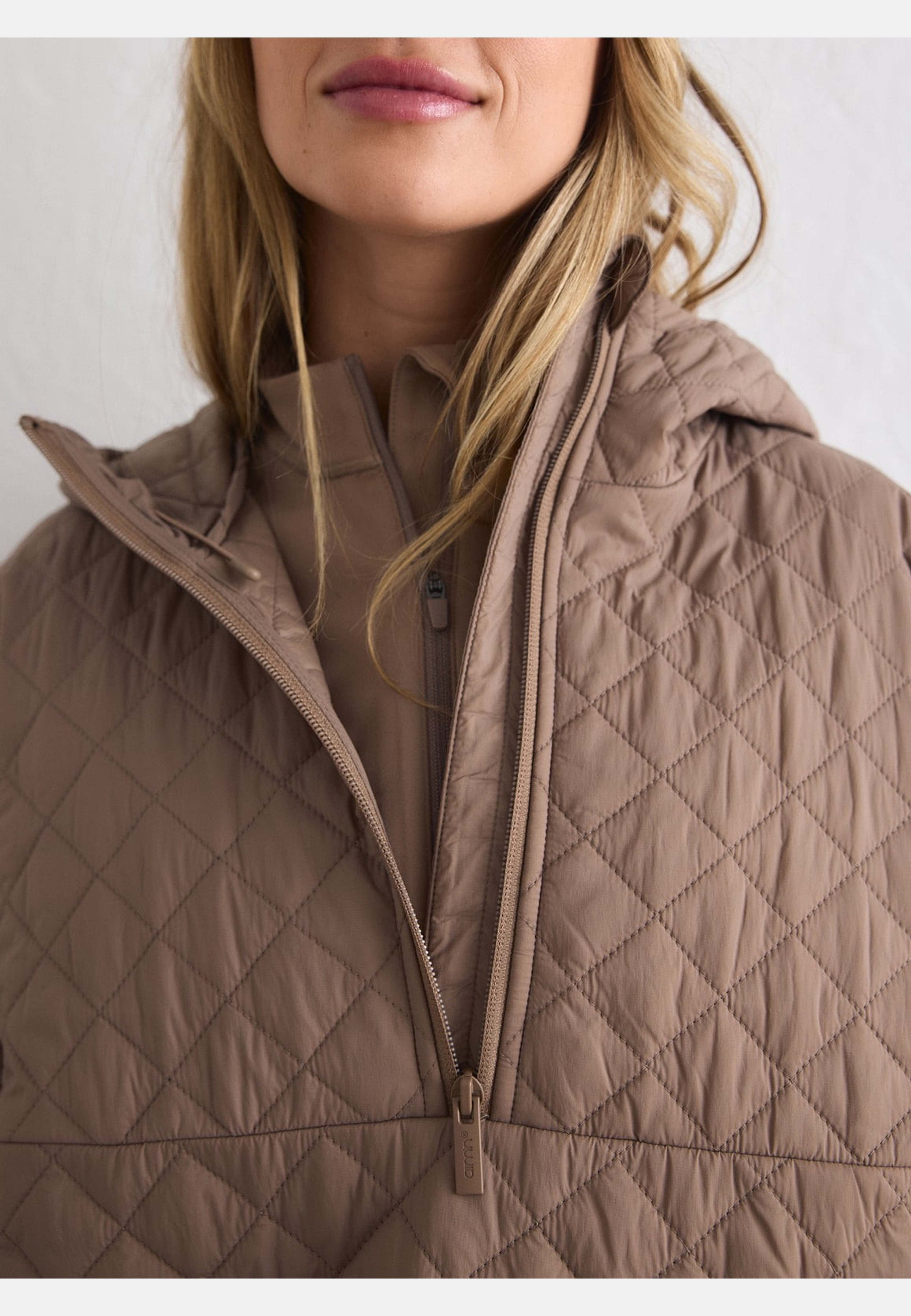 Cropped Quilted Anorak, från aim'n, i färgen espresso. Klicka för att öppna bilden i stort format