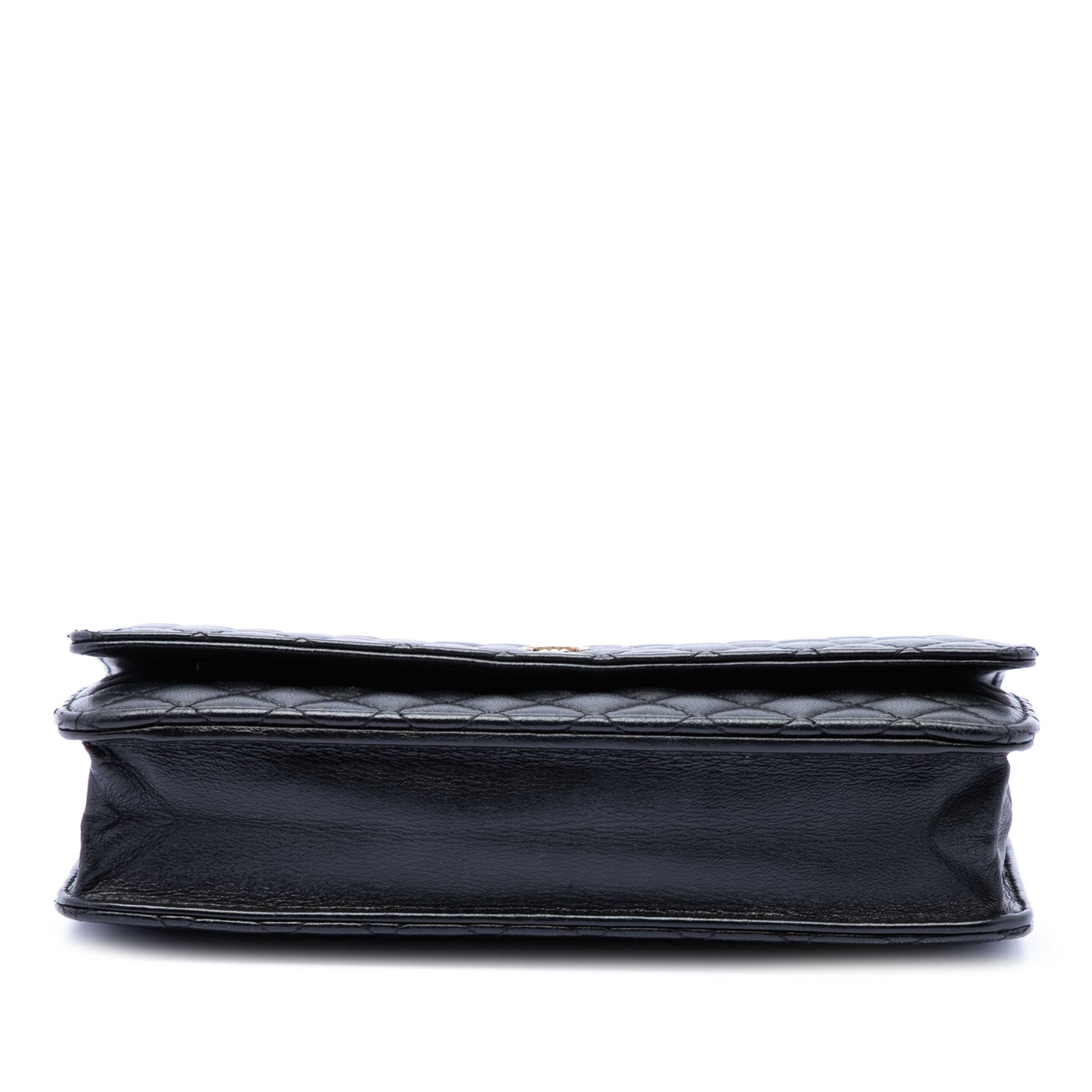 Chanel Cc Microquilted Lambskin Wallet On Chain, från Luxclusif, i färgen black. Klicka för att öppna bilden i stort format