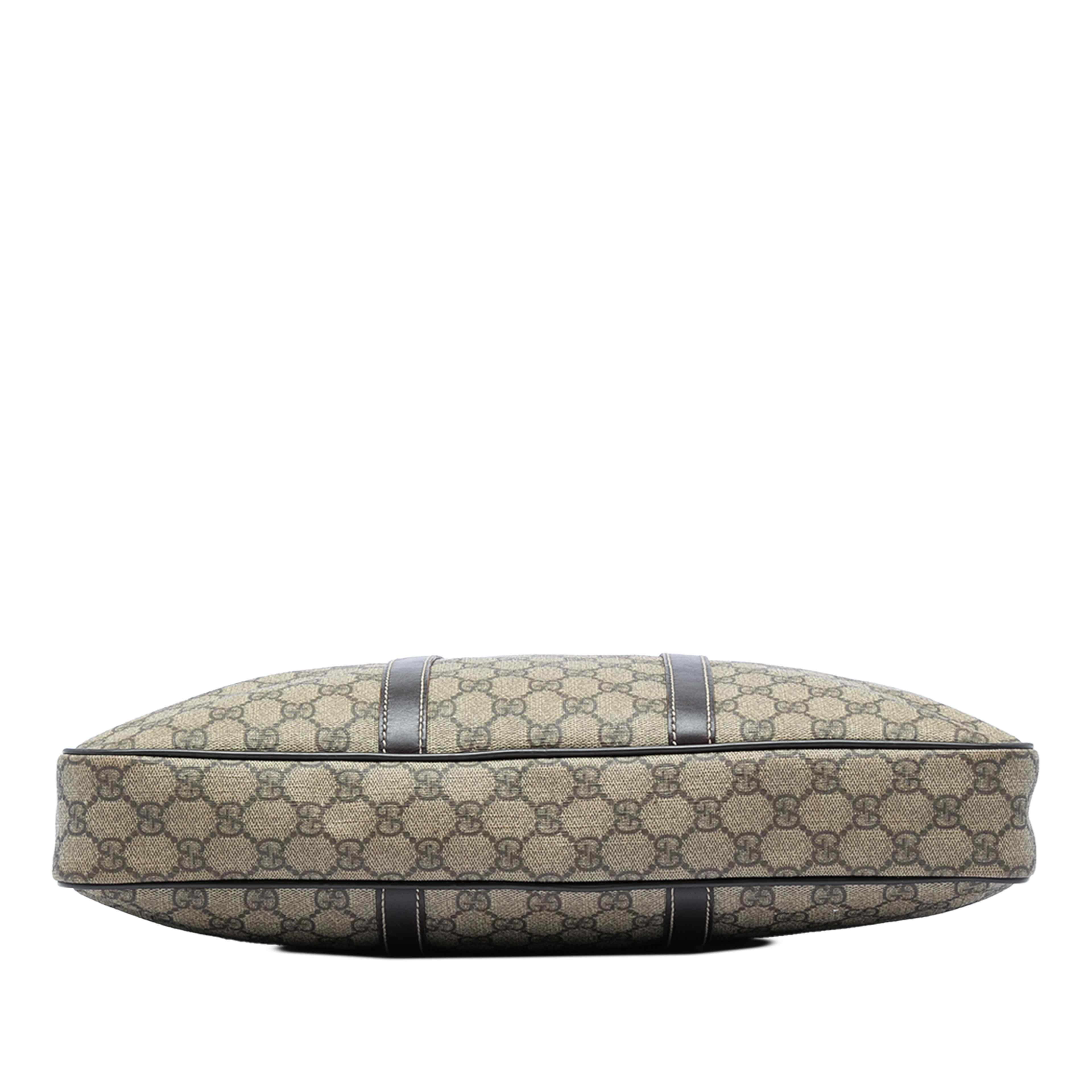 Gucci Gg Imprime Business Bag, från Luxclusif, i färgen beige. Klicka för att öppna bilden i stort format