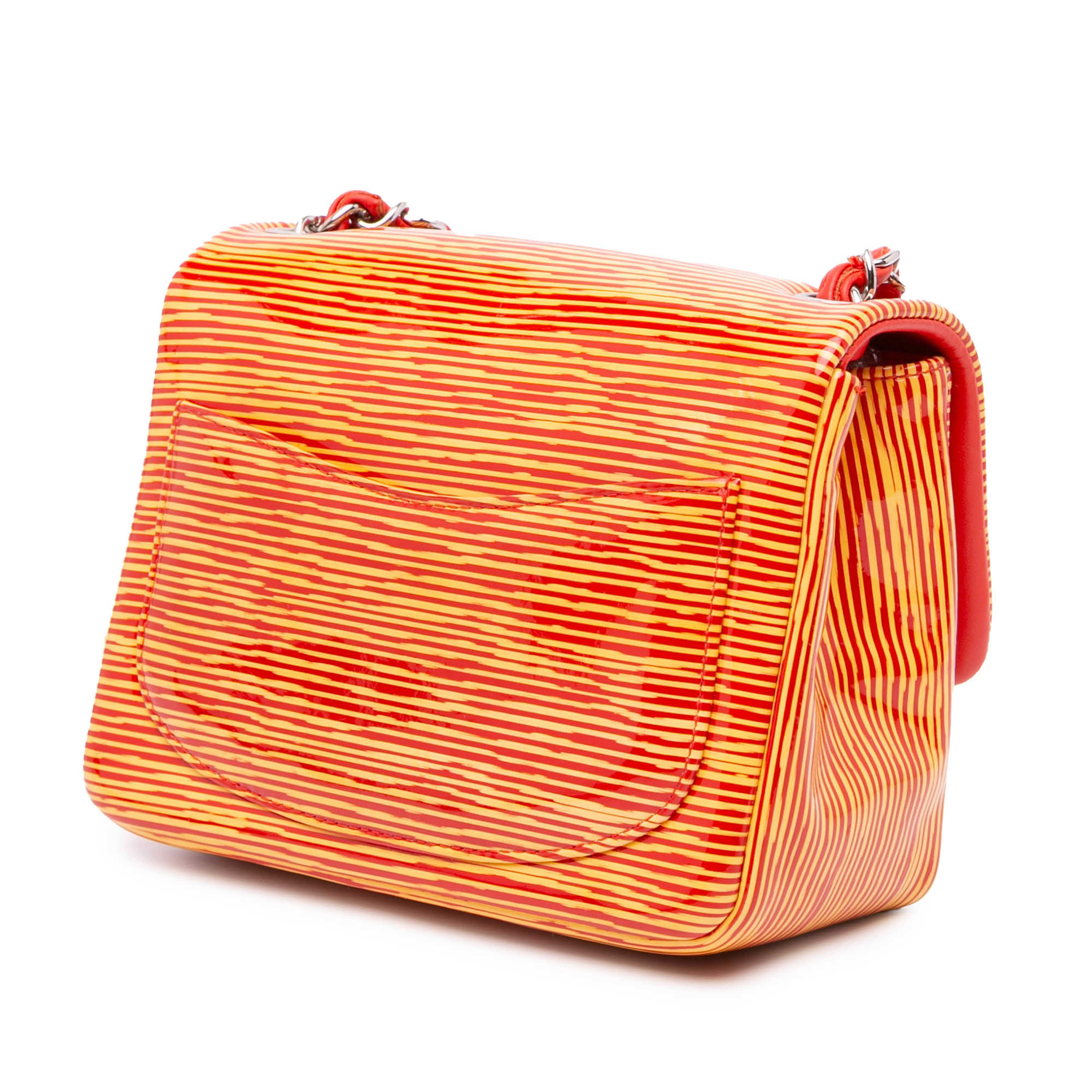 Chanel Mini Square Classic Patent Striped Single Flap, från Luxclusif, i färgen orange. Klicka för att öppna bilden i stort format