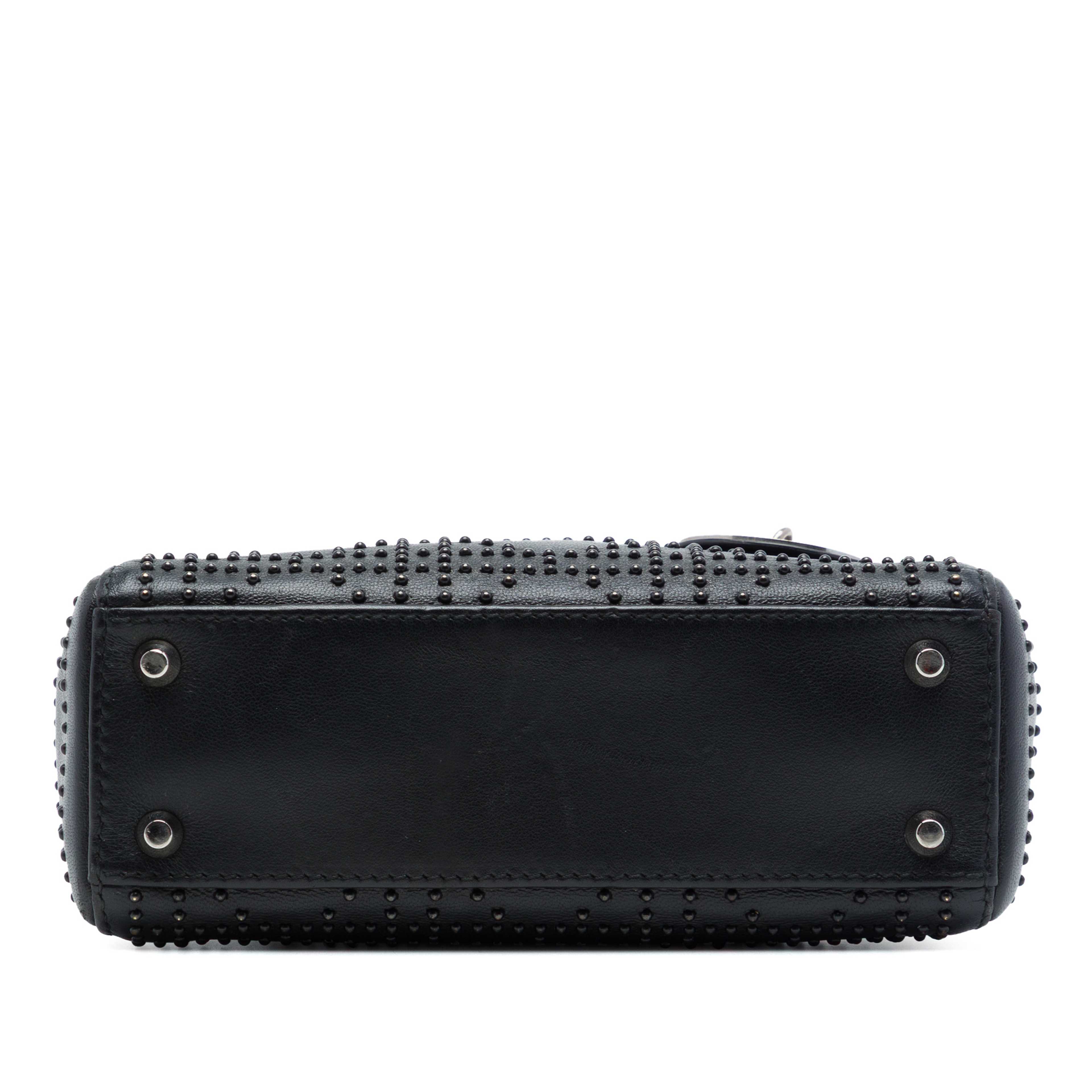 Dior Mini Calfskin Cannage Studded Lady Dior, från Luxclusif, i färgen svart. Klicka för att öppna bilden i stort format