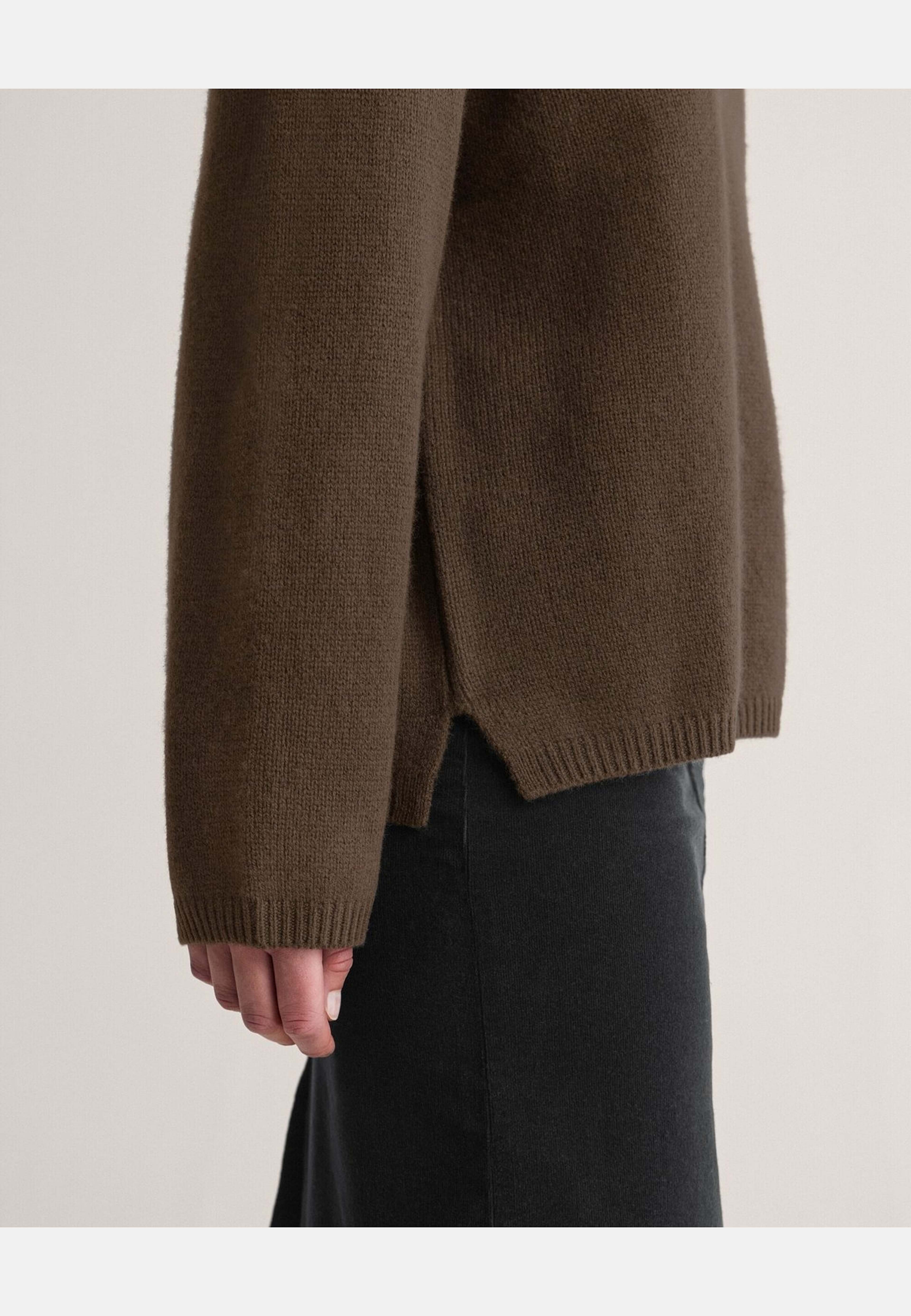 Polotröja Alva, från Newhouse, i färgen brun. Klicka för att öppna bilden i stort format