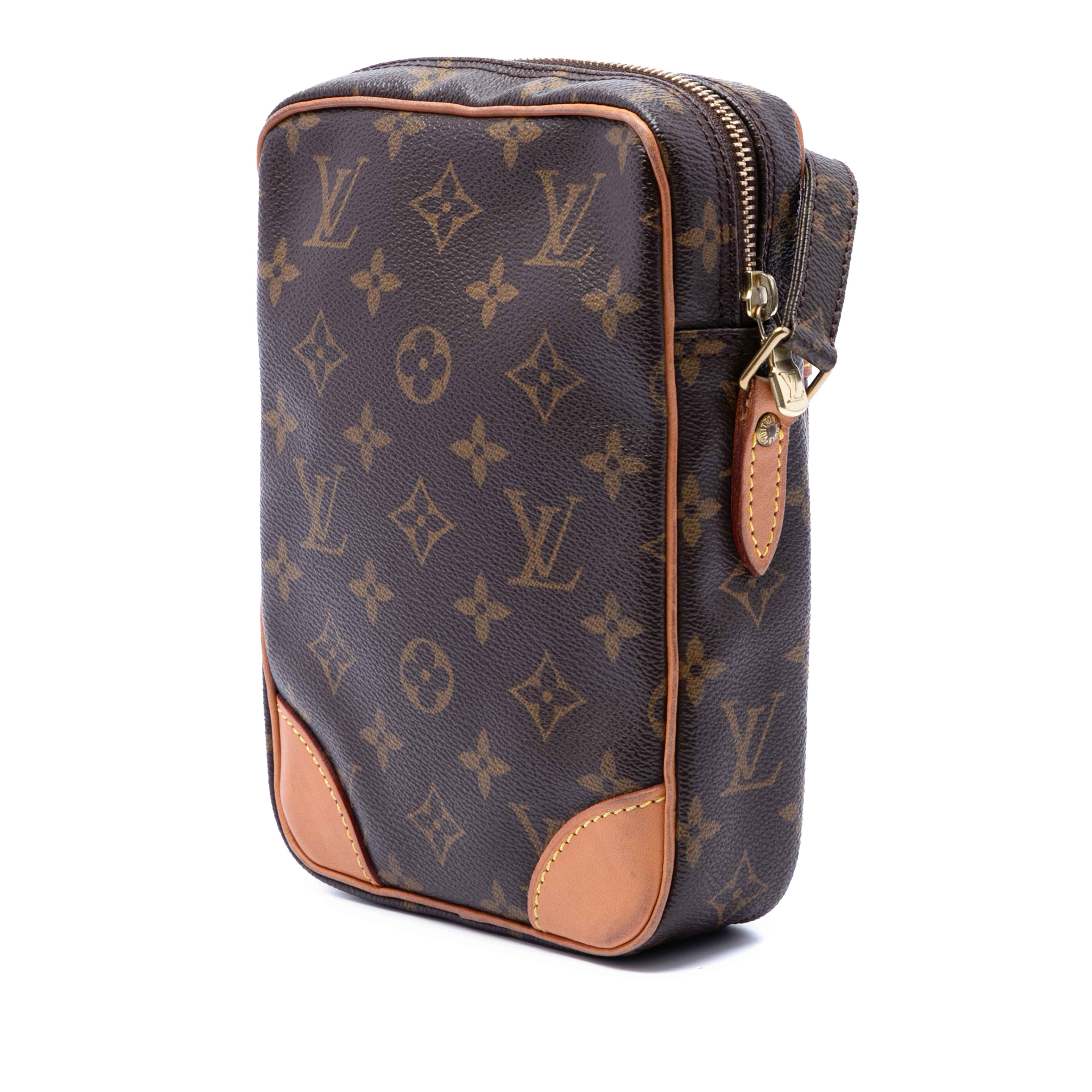 Louis Vuitton Monogram Danube, från Luxclusif, i färgen brun. Klicka för att öppna bilden i stort format