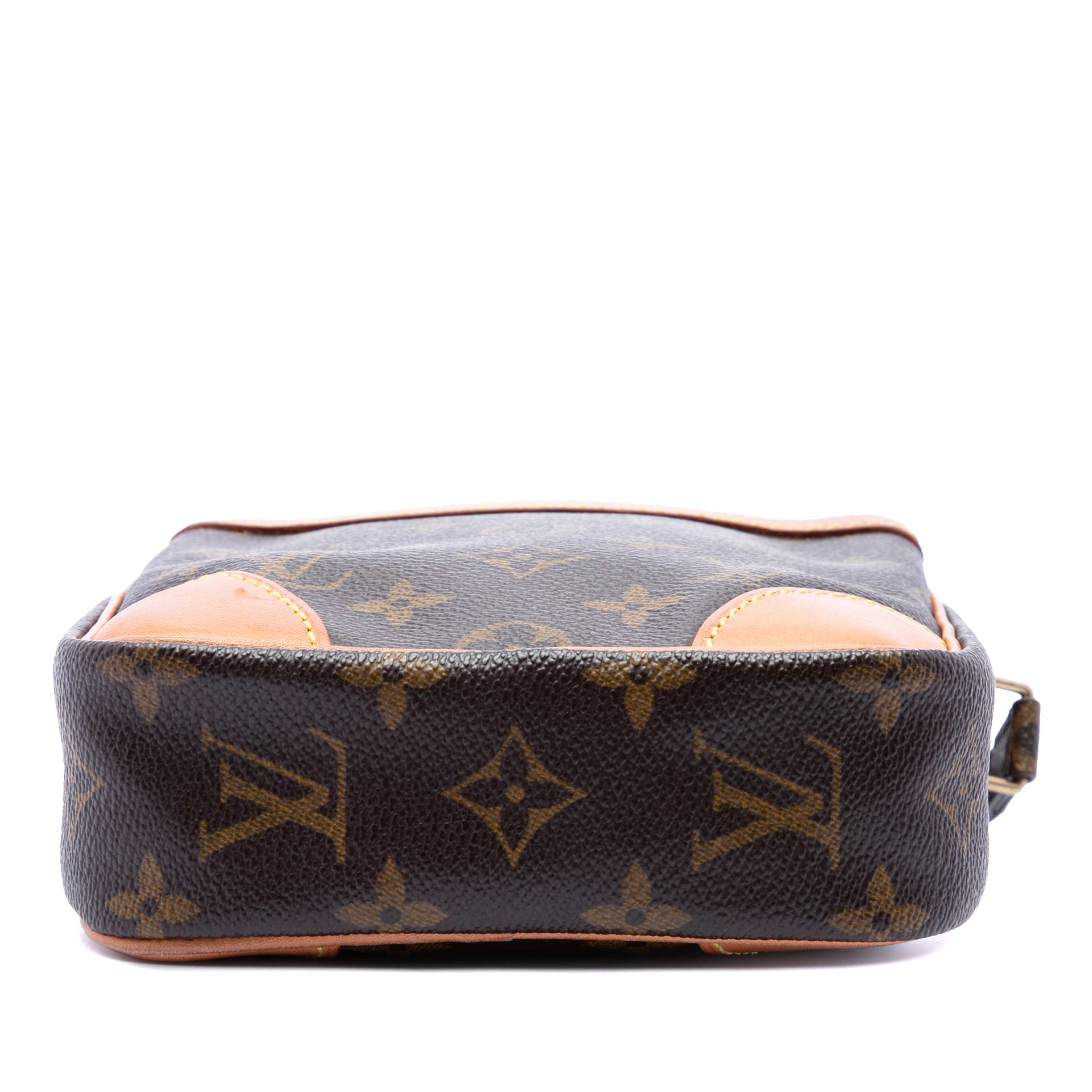Louis Vuitton Monogram Danube, från Luxclusif, i färgen brun. Klicka för att öppna bilden i stort format
