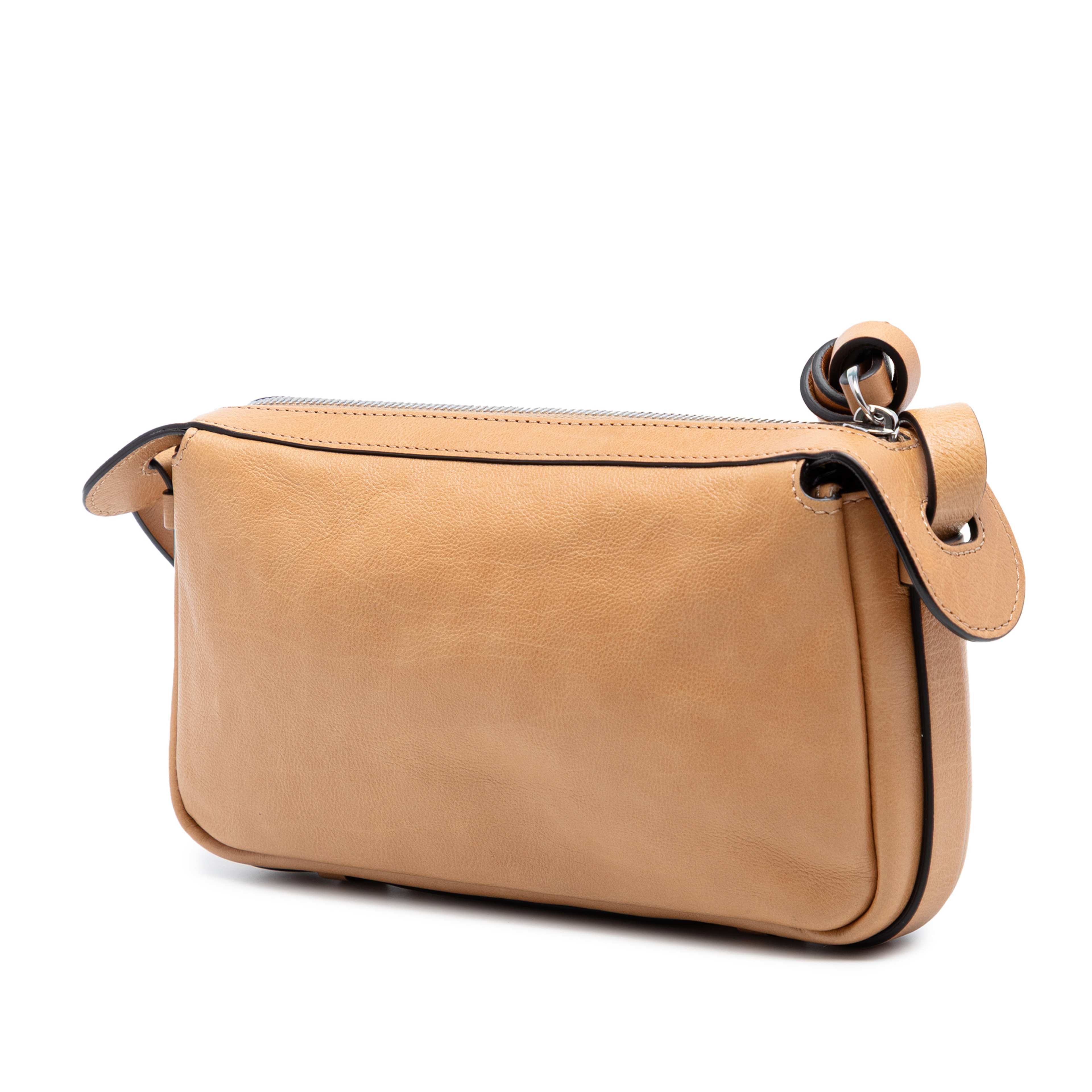 Fendi Mini Calfskin Simply Shoulder Bag, från Luxclusif, i färgen light brown. Klicka för att öppna bilden i stort format