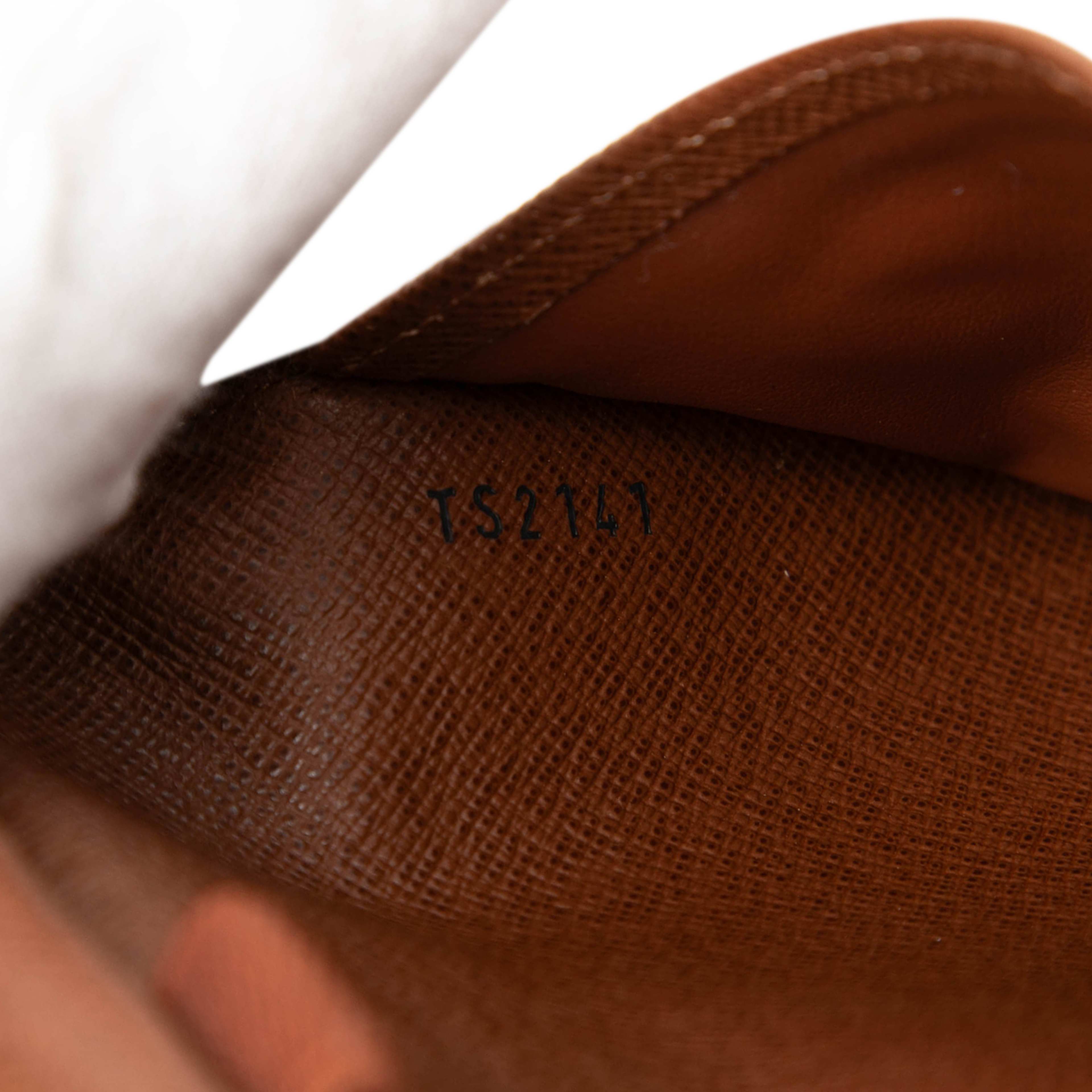 Louis Vuitton Monogram Porte Tresor International, från Luxclusif, i färgen brown. Klicka för att öppna bilden i stort format