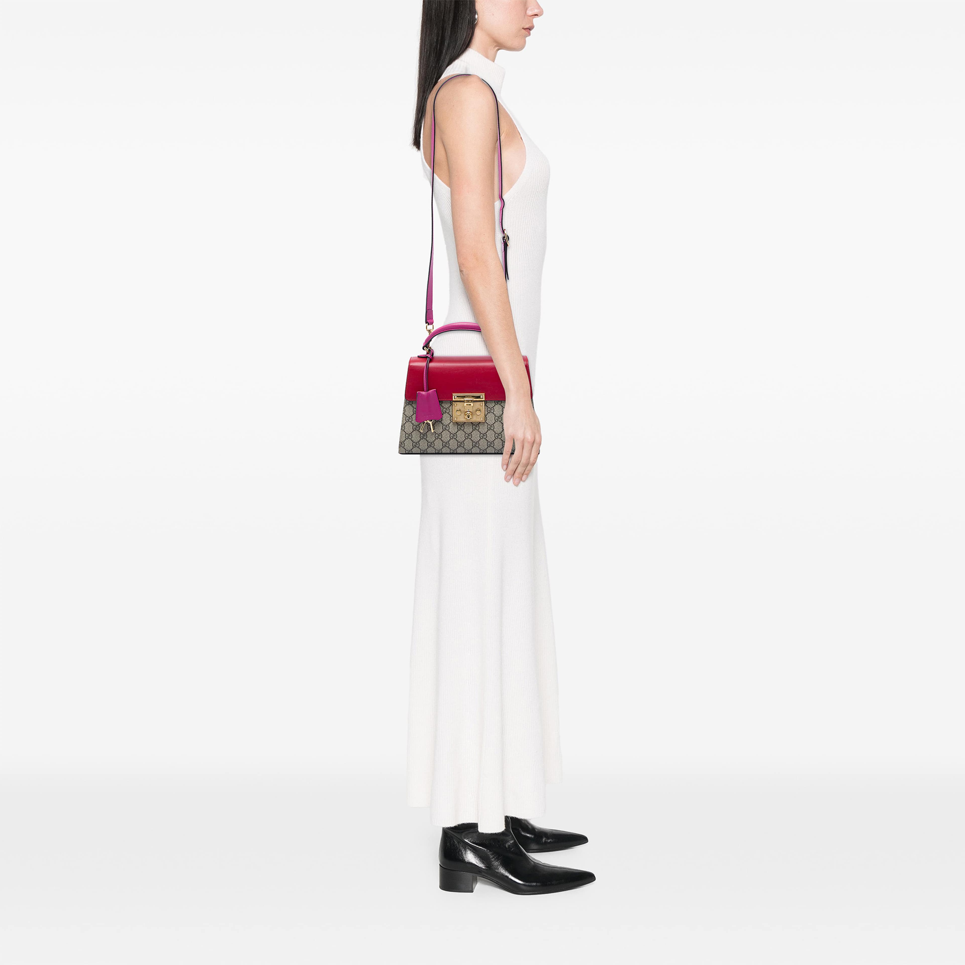 Gucci Small Gg Supreme Padlock Satchel, från Luxclusif, i färgen beige. Klicka för att öppna bilden i stort format