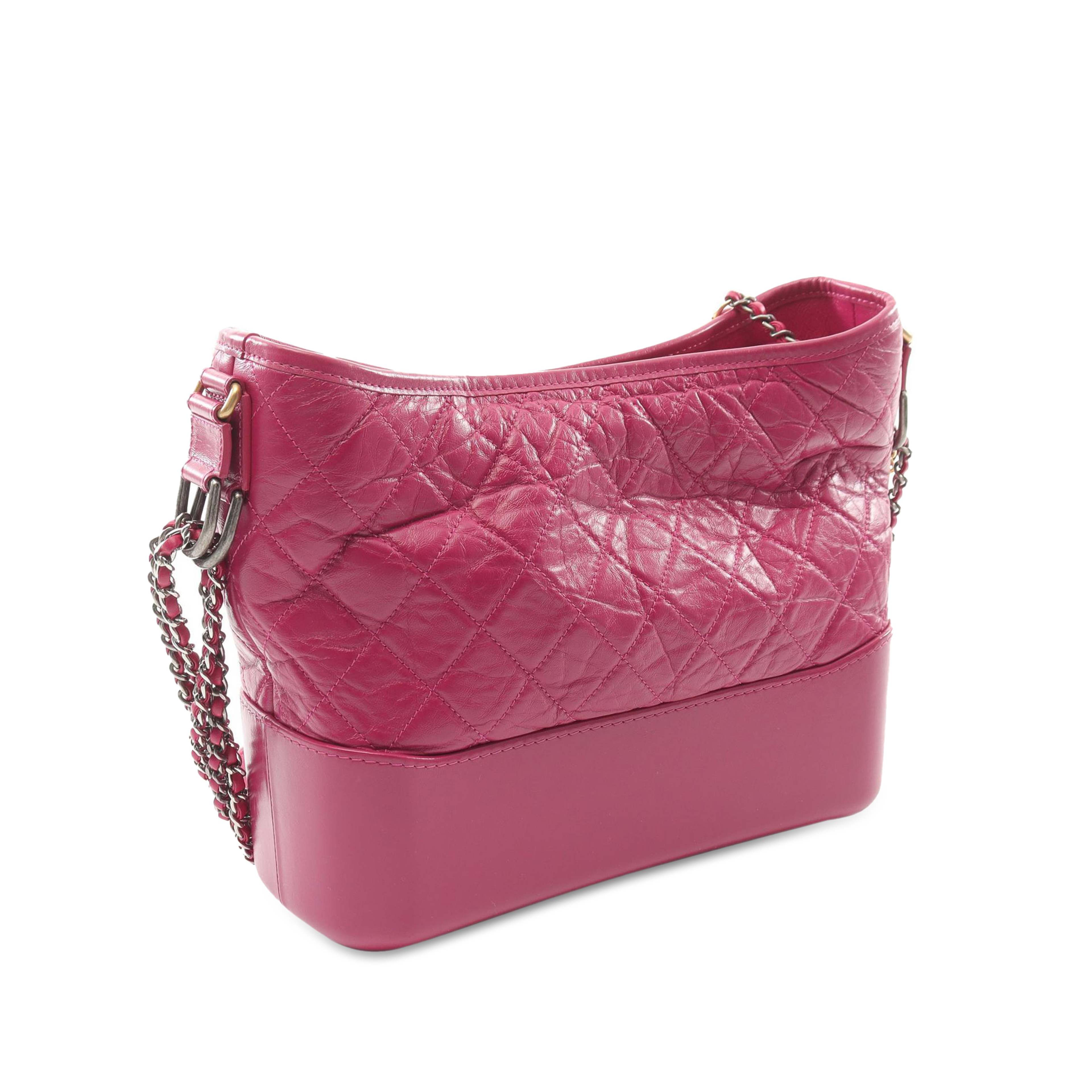 Chanel Medium Aged Calfskin Gabrielle Crossbody, från Luxclusif, i färgen rosa. Klicka för att öppna bilden i stort format