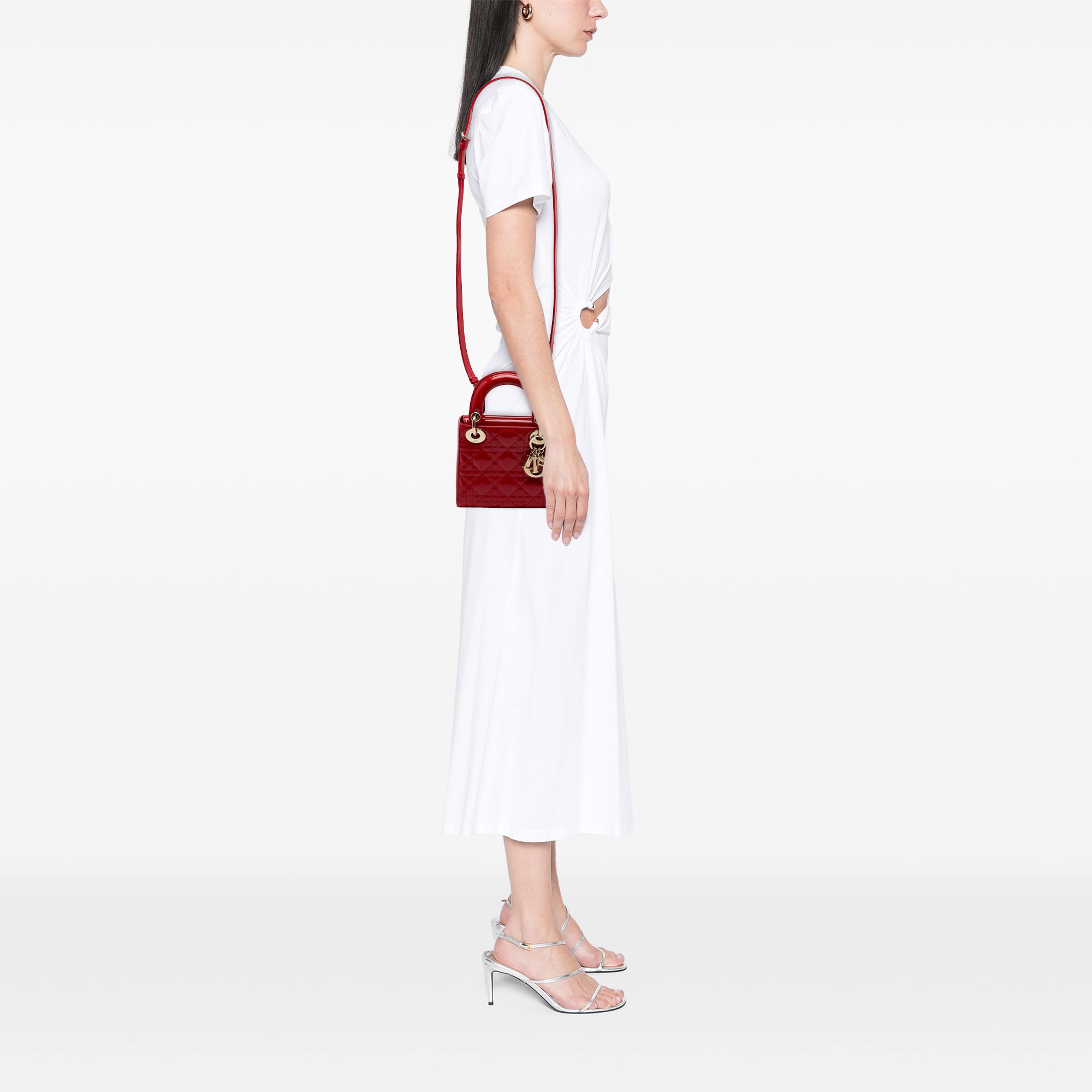 Dior Mini Patent Cannage Lady Dior, från Luxclusif, i färgen röd. Klicka för att öppna bilden i stort format