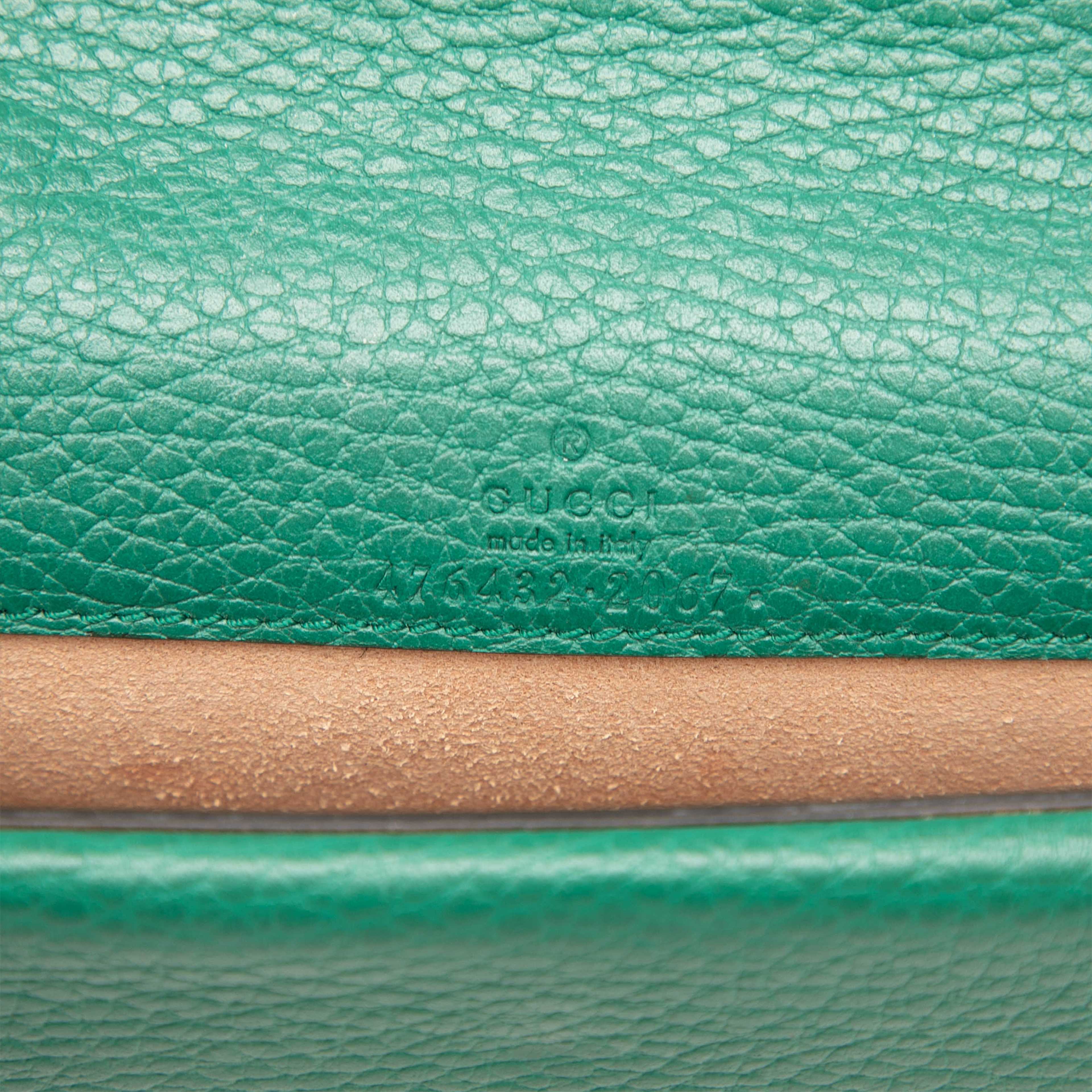Gucci Mini Calfskin Dionysus Crossbody, från Luxclusif, i färgen grön. Klicka för att öppna bilden i stort format