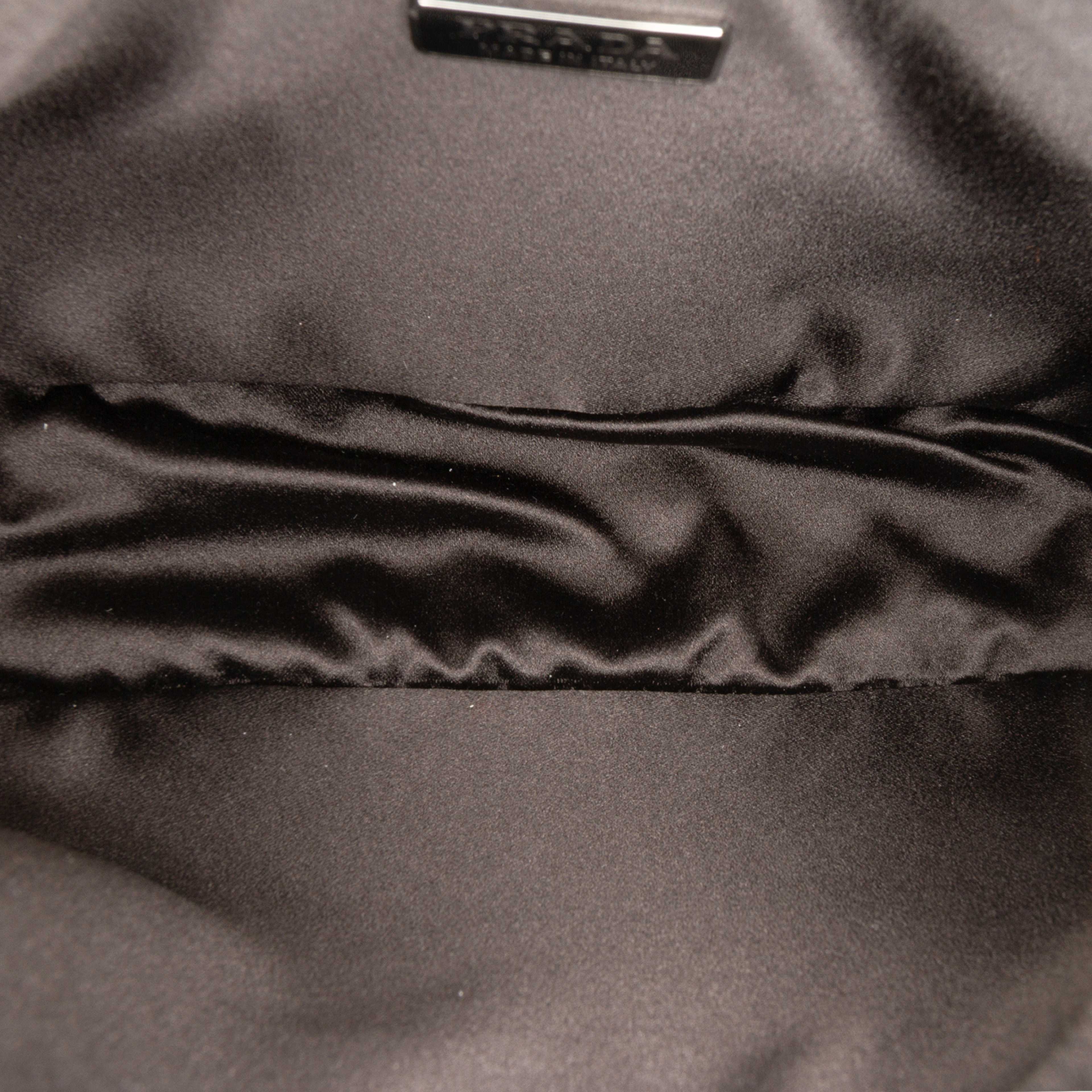 Prada Mini Satin Crystal Re Edition 2000 Shoulder Bag, från Luxclusif, i färgen black. Klicka för att öppna bilden i stort format