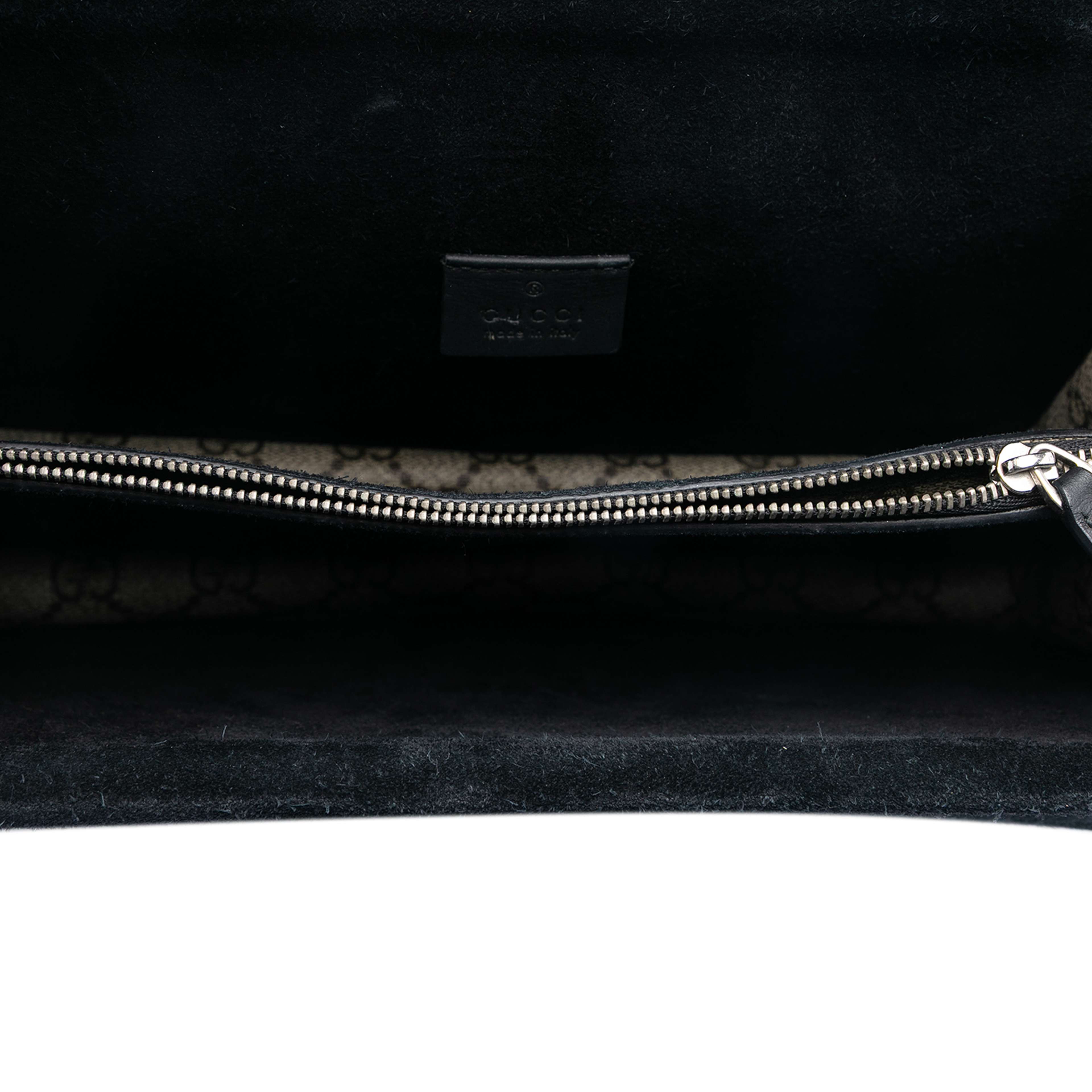 Gucci Medium Gg Supreme Dionysus Shoulder Bag, från Luxclusif, i färgen beige. Klicka för att öppna bilden i stort format