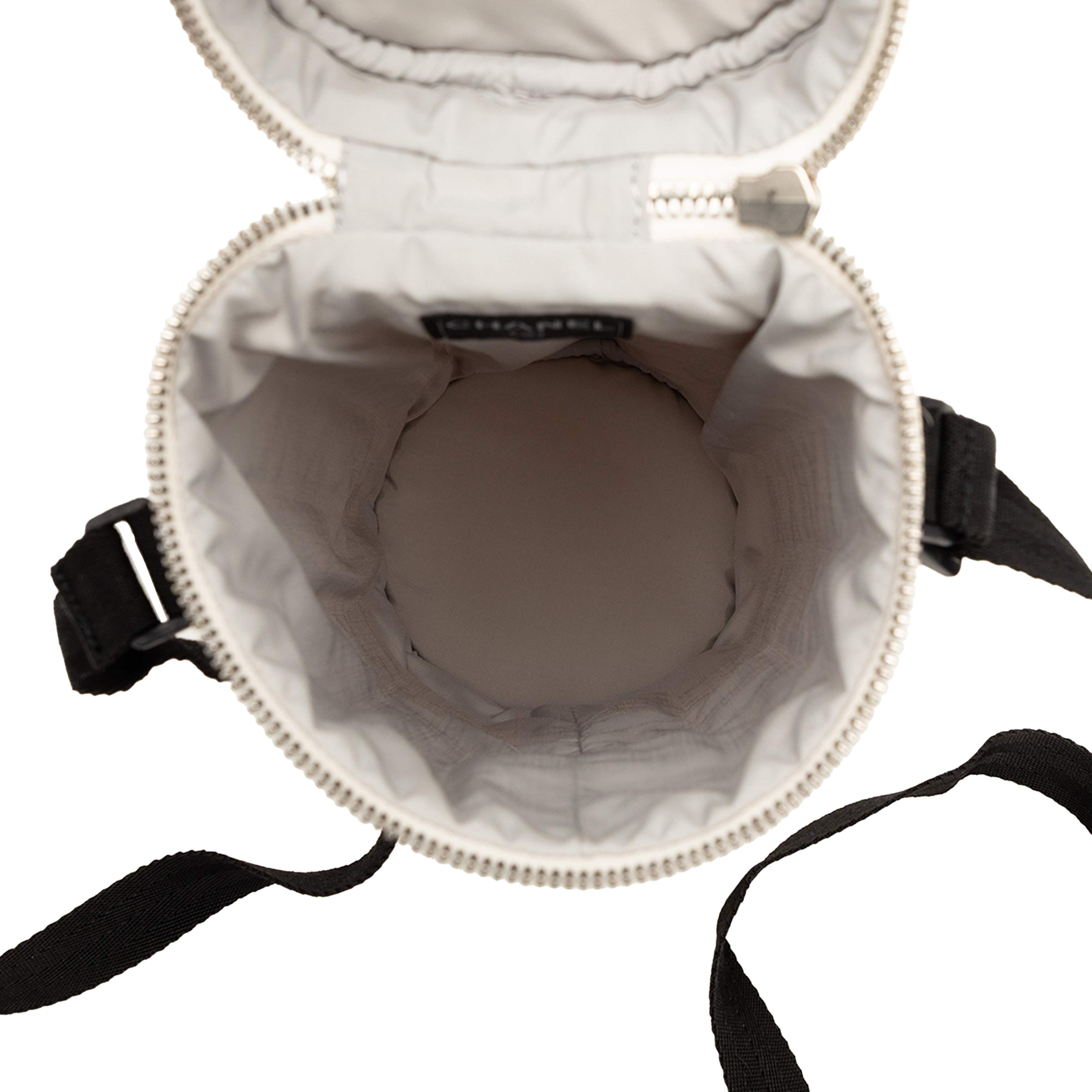 Chanel Quilted Sport Line Bottle Holder Crossbody, från Luxclusif, i färgen ivory. Klicka för att öppna bilden i stort format