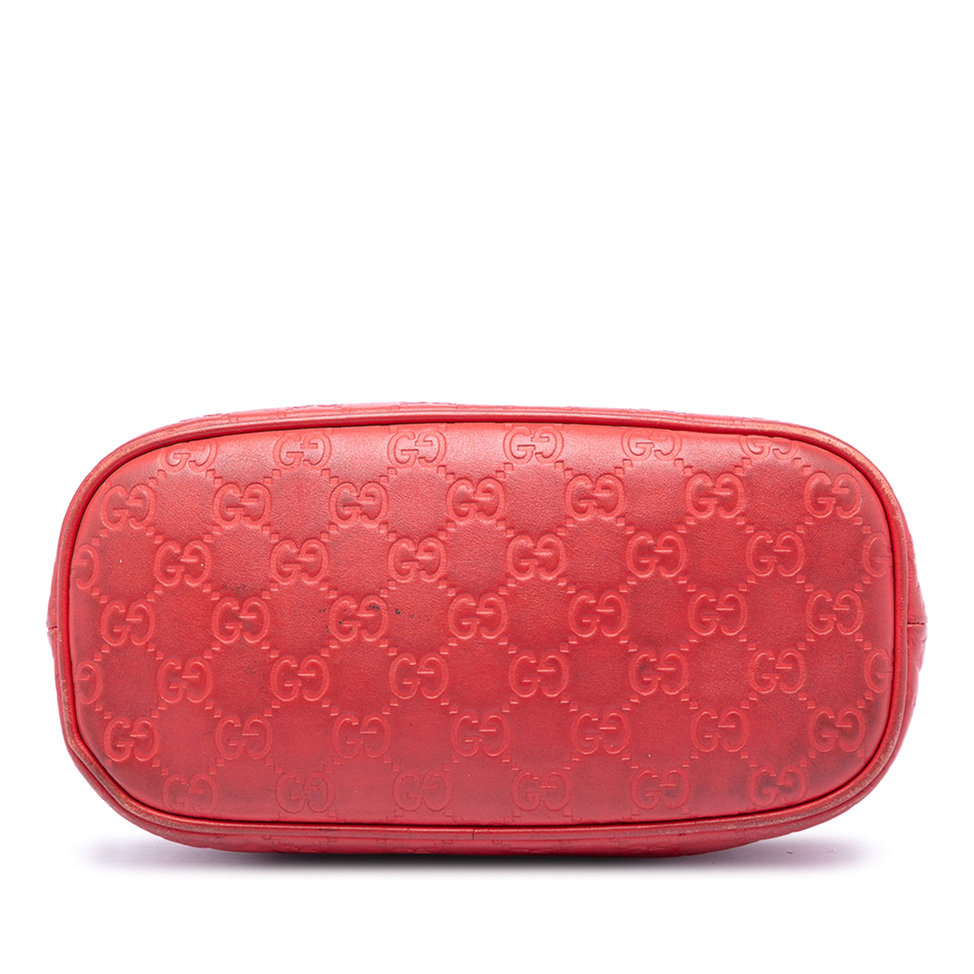Gucci Mini Guccissima Dome Satchel, från Luxclusif, i färgen röd. Klicka för att öppna bilden i stort format