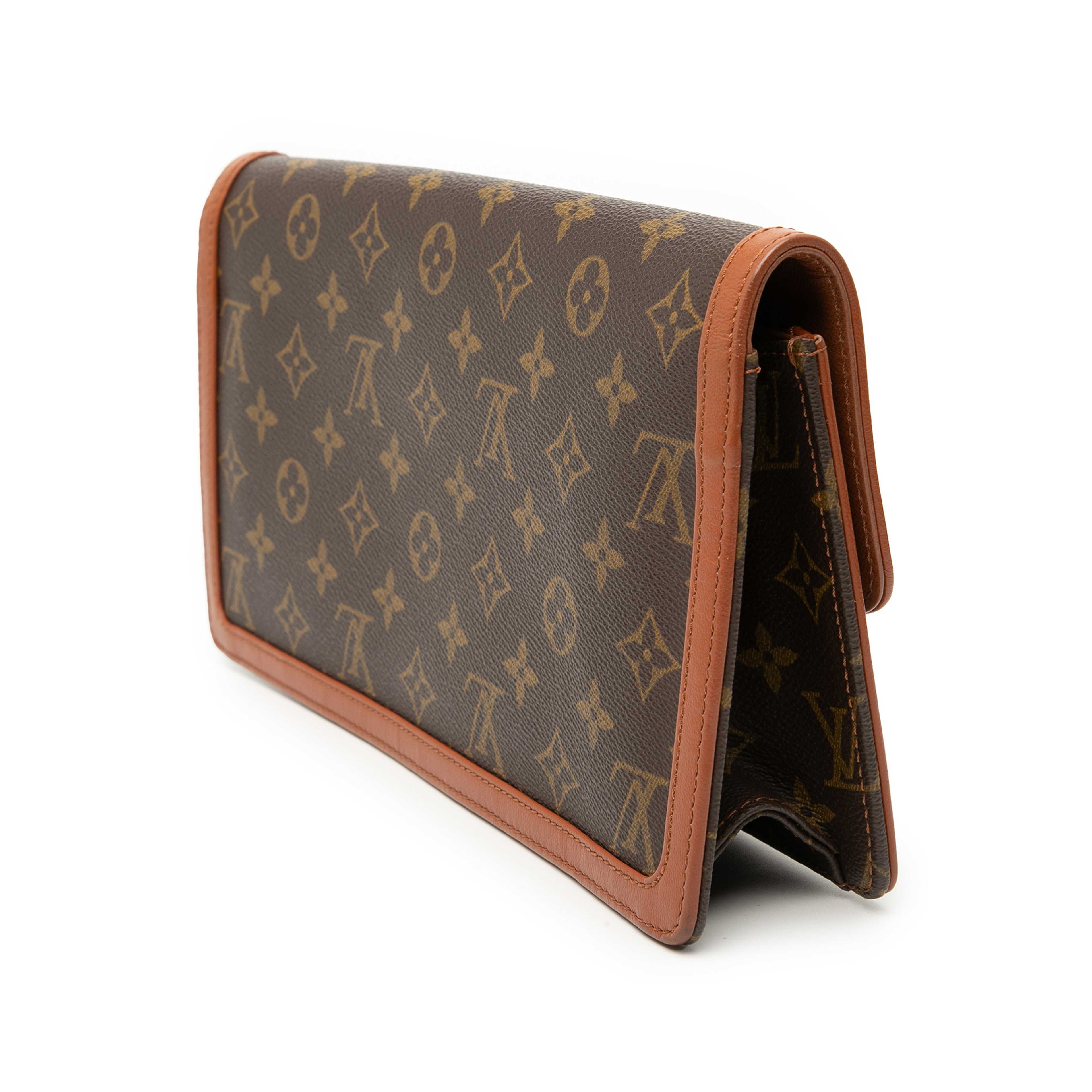 Louis Vuitton Monogram Pochette Dame Gm, från Luxclusif, i färgen brown. Klicka för att öppna bilden i stort format