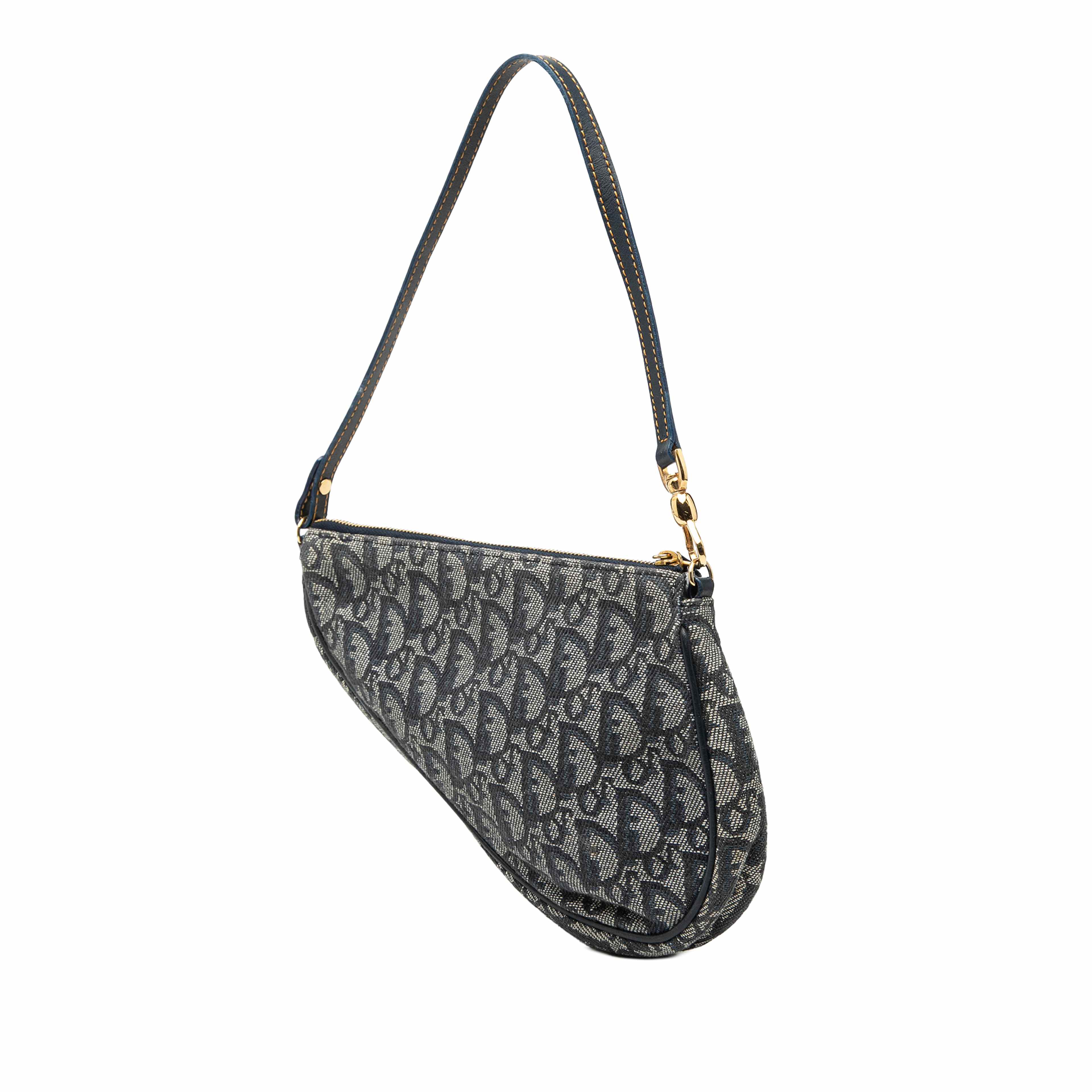 Dior Mini Diorissimo Canvas Saddle Pochette, från Luxclusif, i färgen navy. Klicka för att öppna bilden i stort format