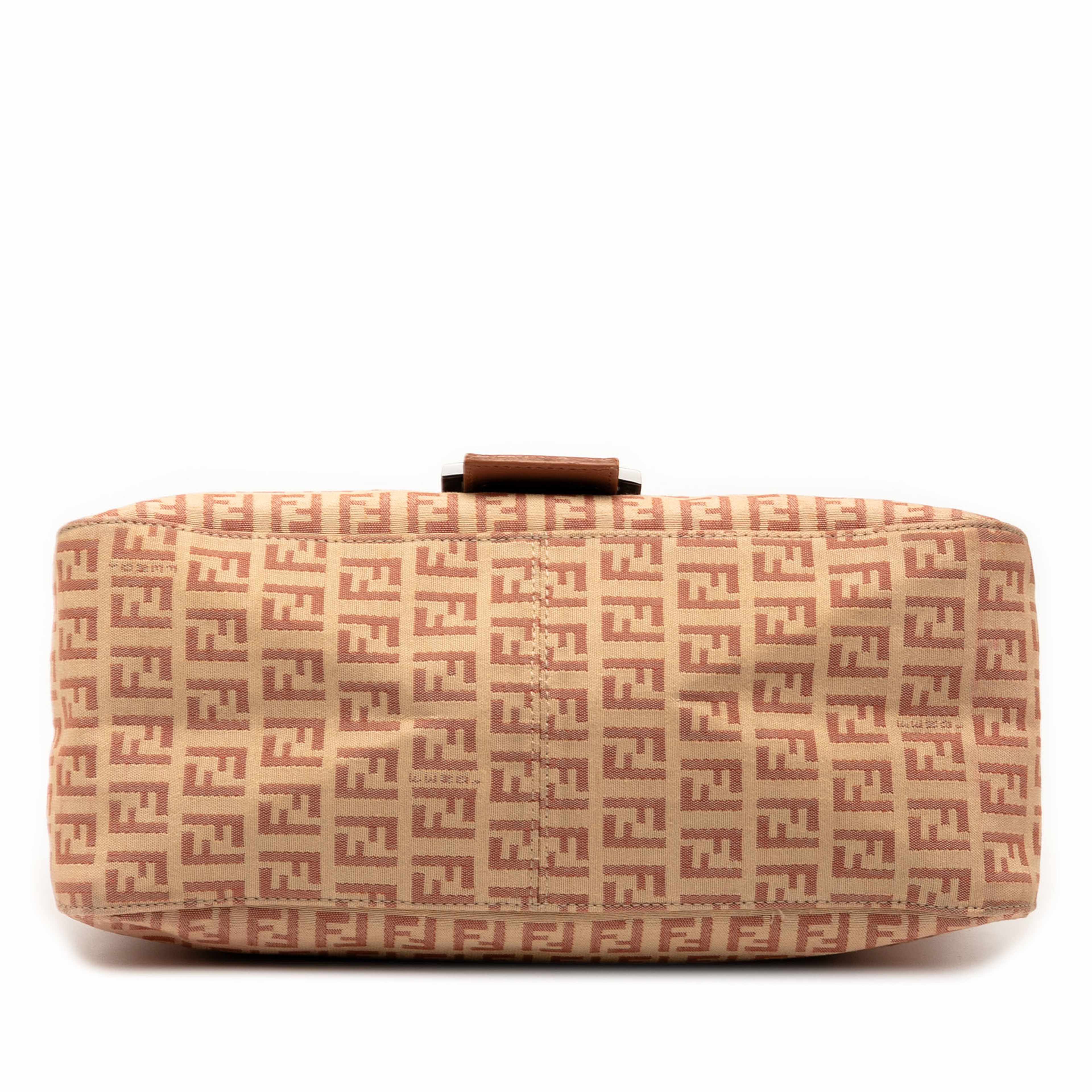 Fendi Zucchino Canvas Mamma Forever, från Luxclusif, i färgen beige. Klicka för att öppna bilden i stort format