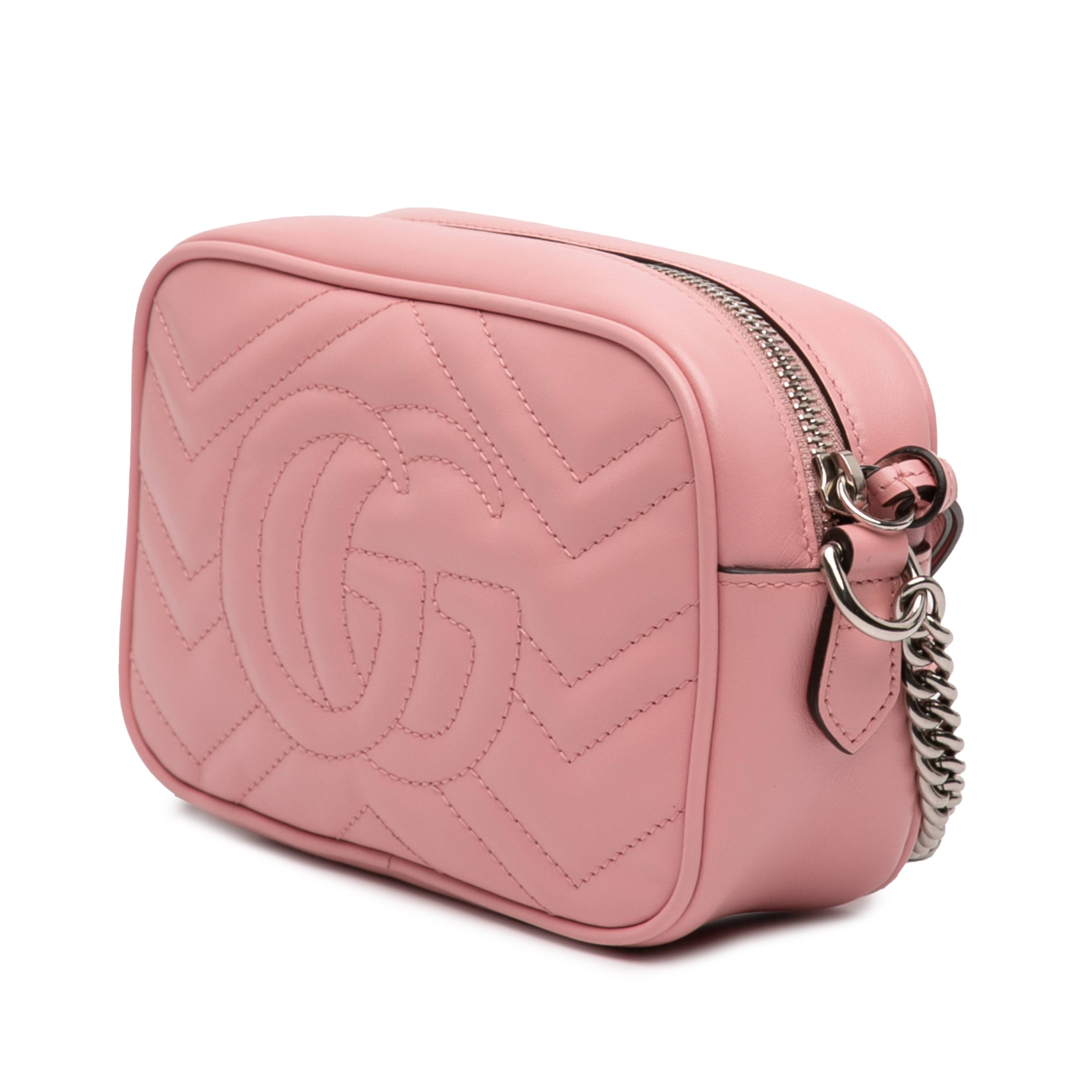 Gucci Mini Gg Marmont Matelasse Leather Crossbody, från Luxclusif, i färgen pink. Klicka för att öppna bilden i stort format