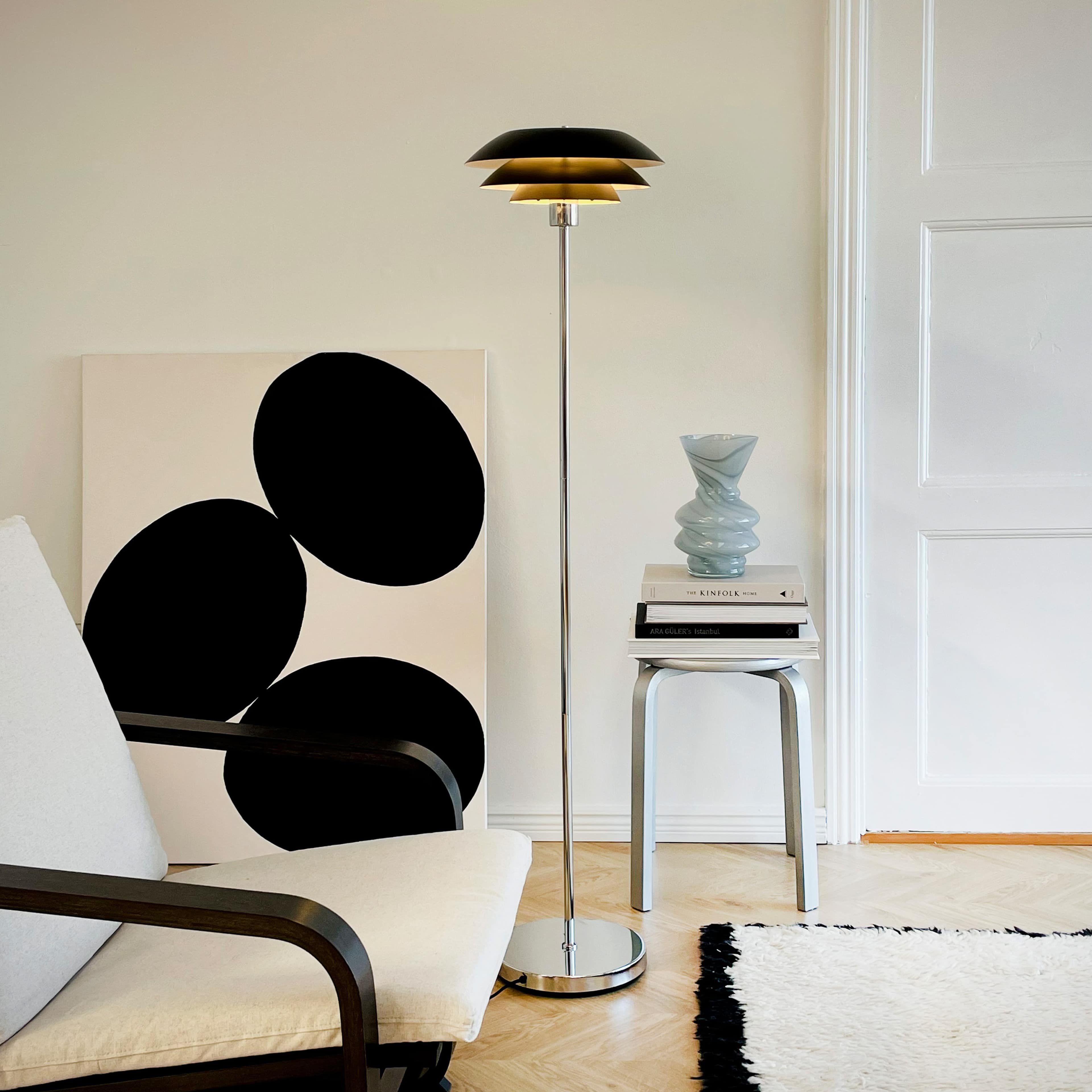 Dl31 Floor Lamp, från Dyberg Larsen, i färgen black/ chrome. Klicka för att öppna bilden i stort format