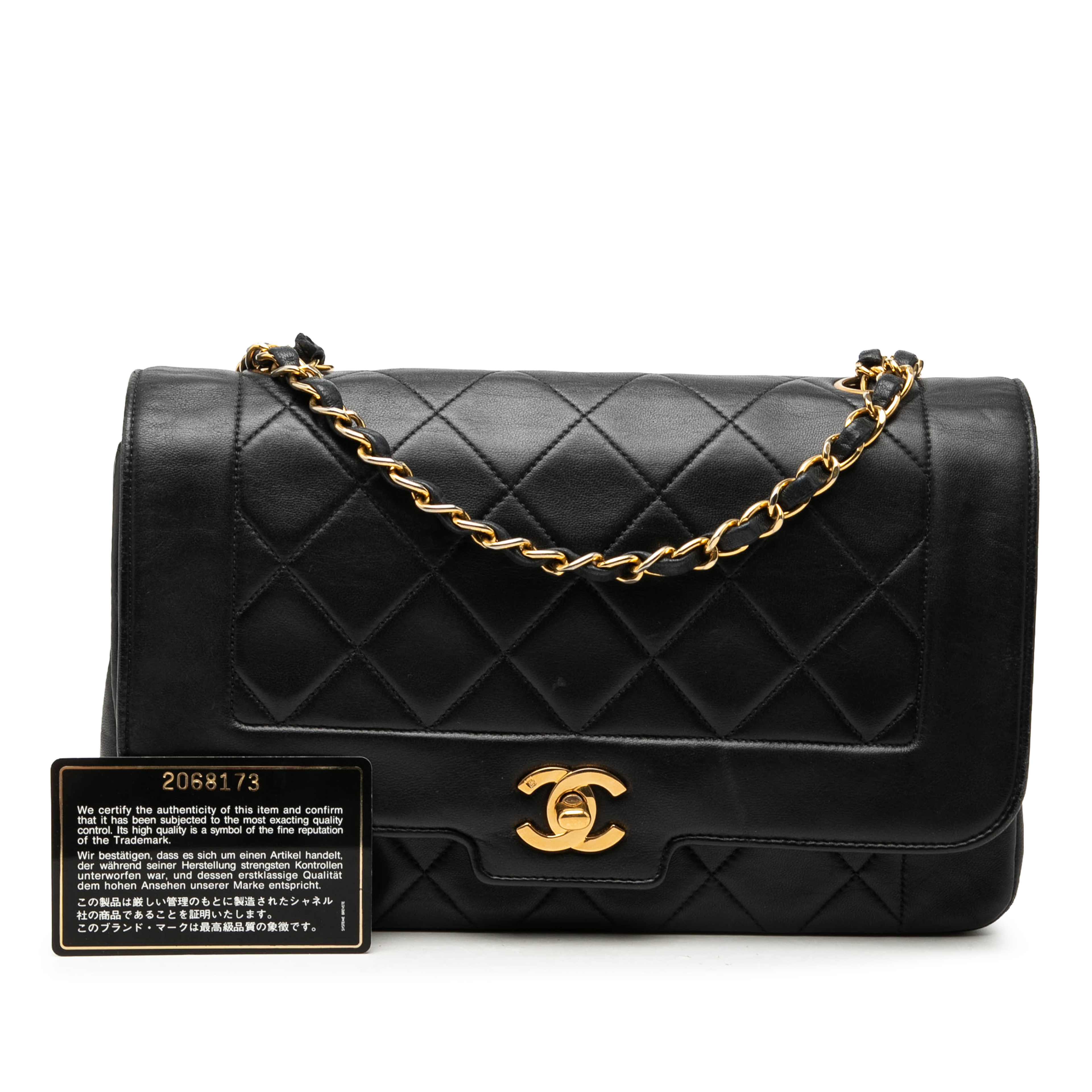 Chanel Medium Lambskin Diana Full Flap, från Luxclusif, i färgen svart. Klicka för att öppna bilden i stort format