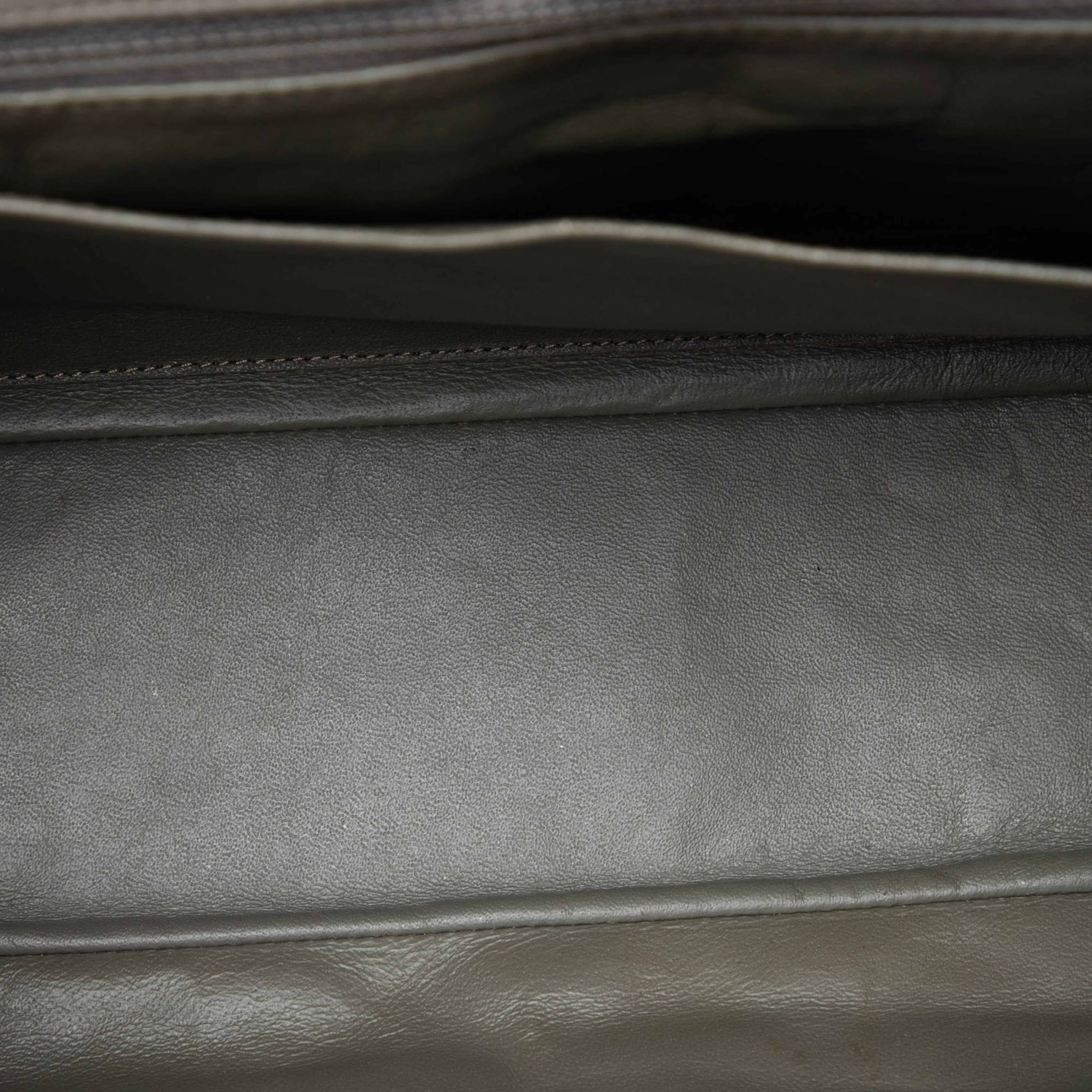 Chanel Maxi Classic Caviar Single Flap, från Luxclusif, i färgen dark gray. Klicka för att öppna bilden i stort format