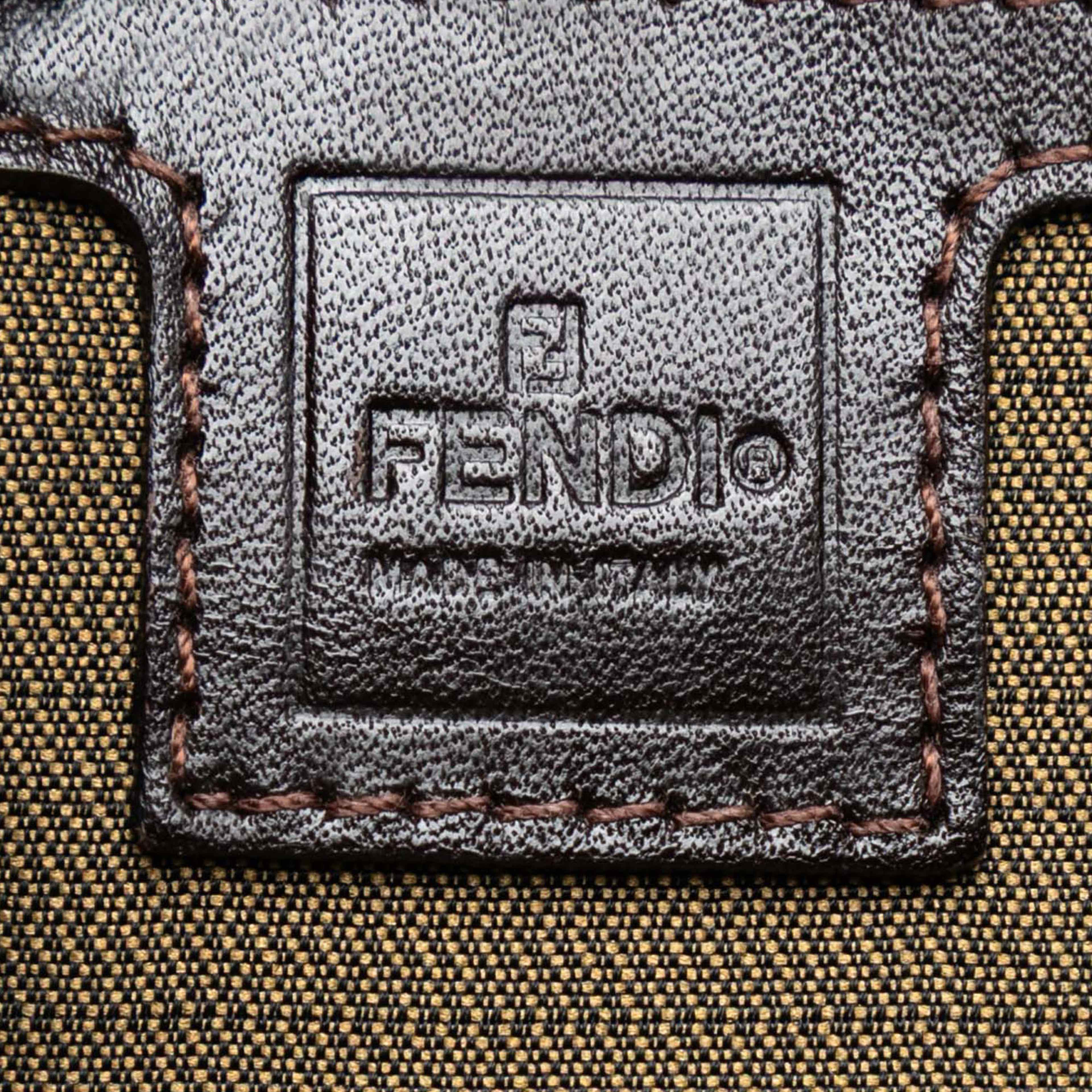 Fendi Zucca Canvas Shoulder Bag, från Luxclusif, i färgen brown. Klicka för att öppna bilden i stort format