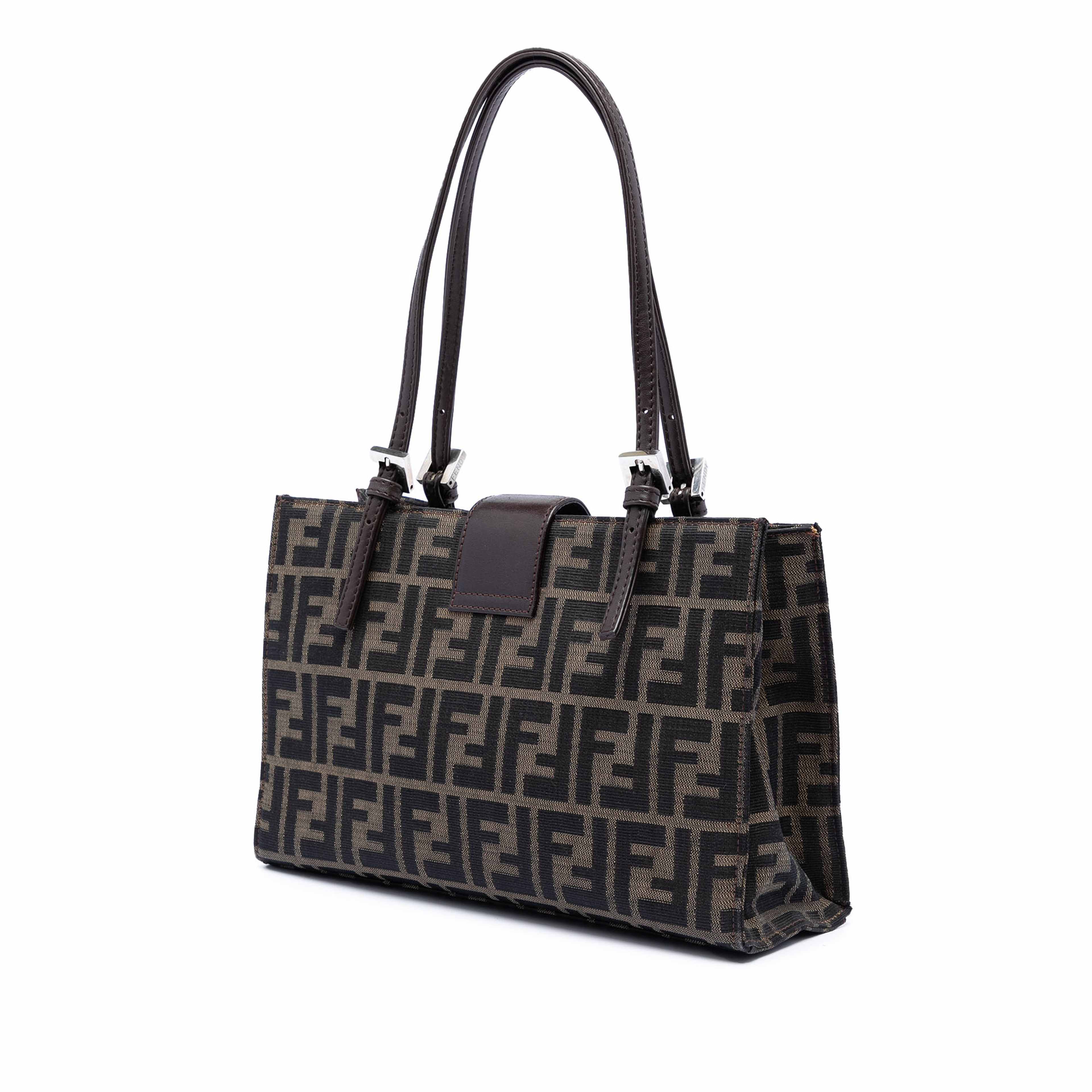 Fendi Zucca Canvas Shoulder Bag, från Luxclusif, i färgen brown. Klicka för att öppna bilden i stort format