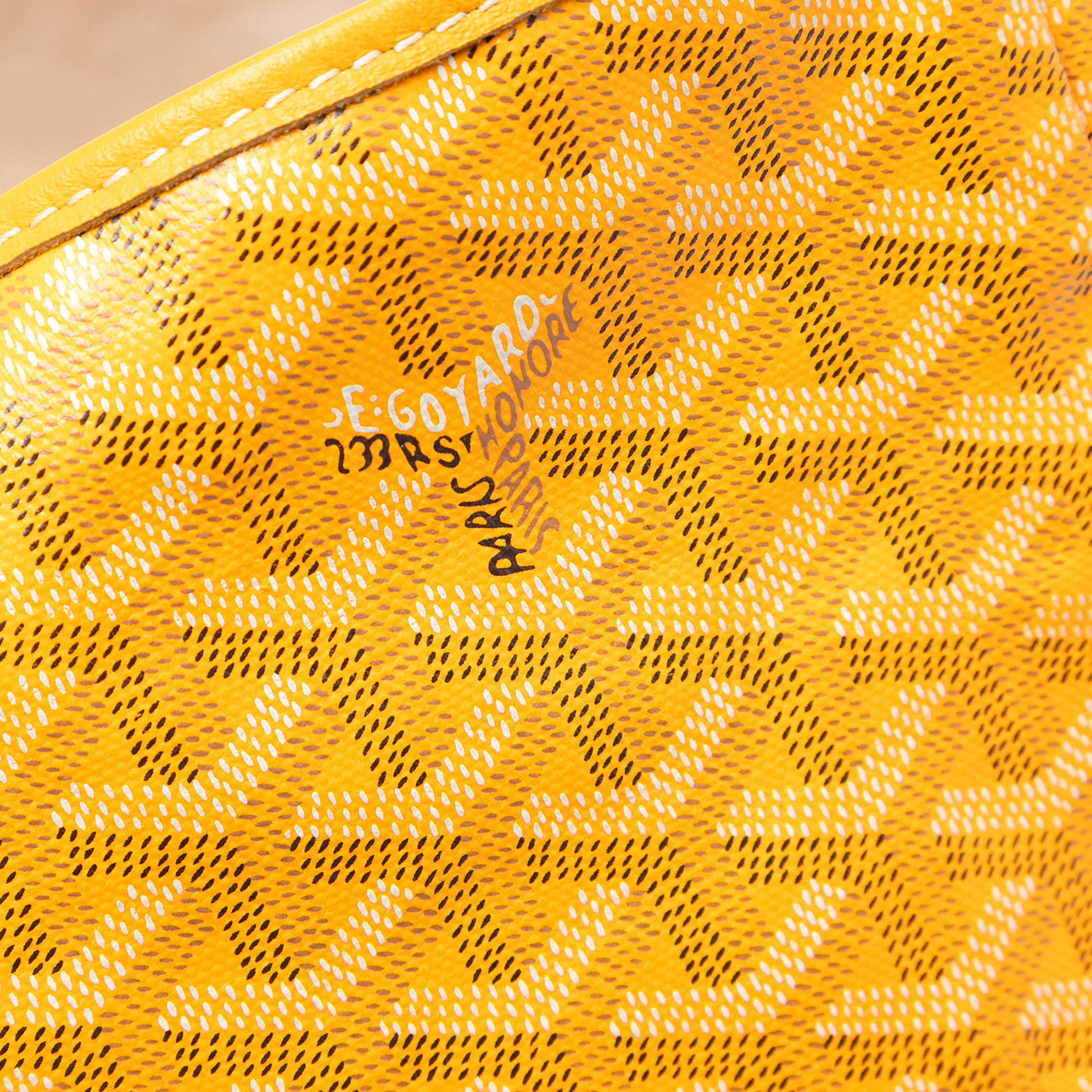 Goyard Goyardine Saint Louis Pm, från Luxclusif, i färgen yellow. Klicka för att öppna bilden i stort format