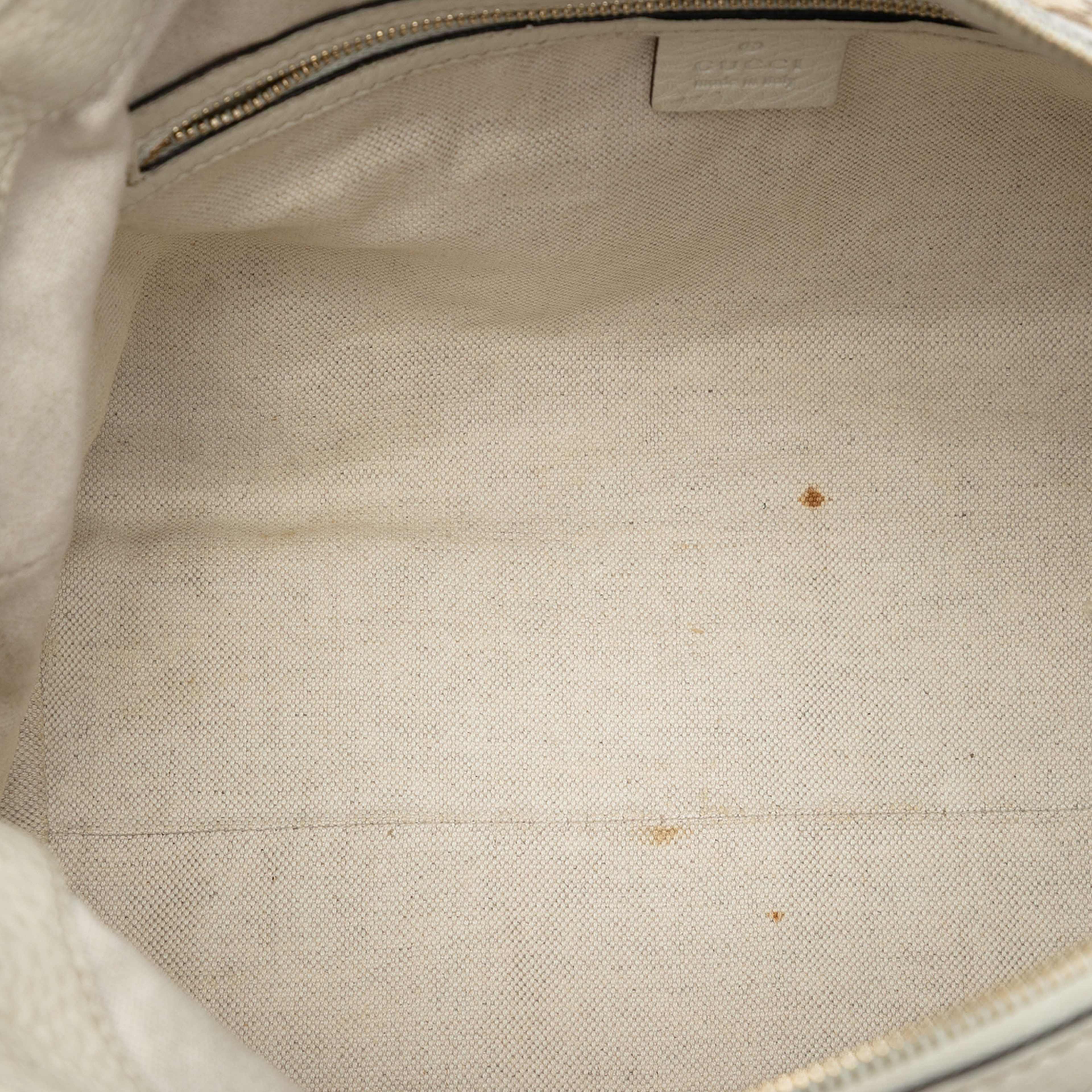 Gucci Medium Gg Canvas Bella Shoulder Bag, från Luxclusif, i färgen beige. Klicka för att öppna bilden i stort format