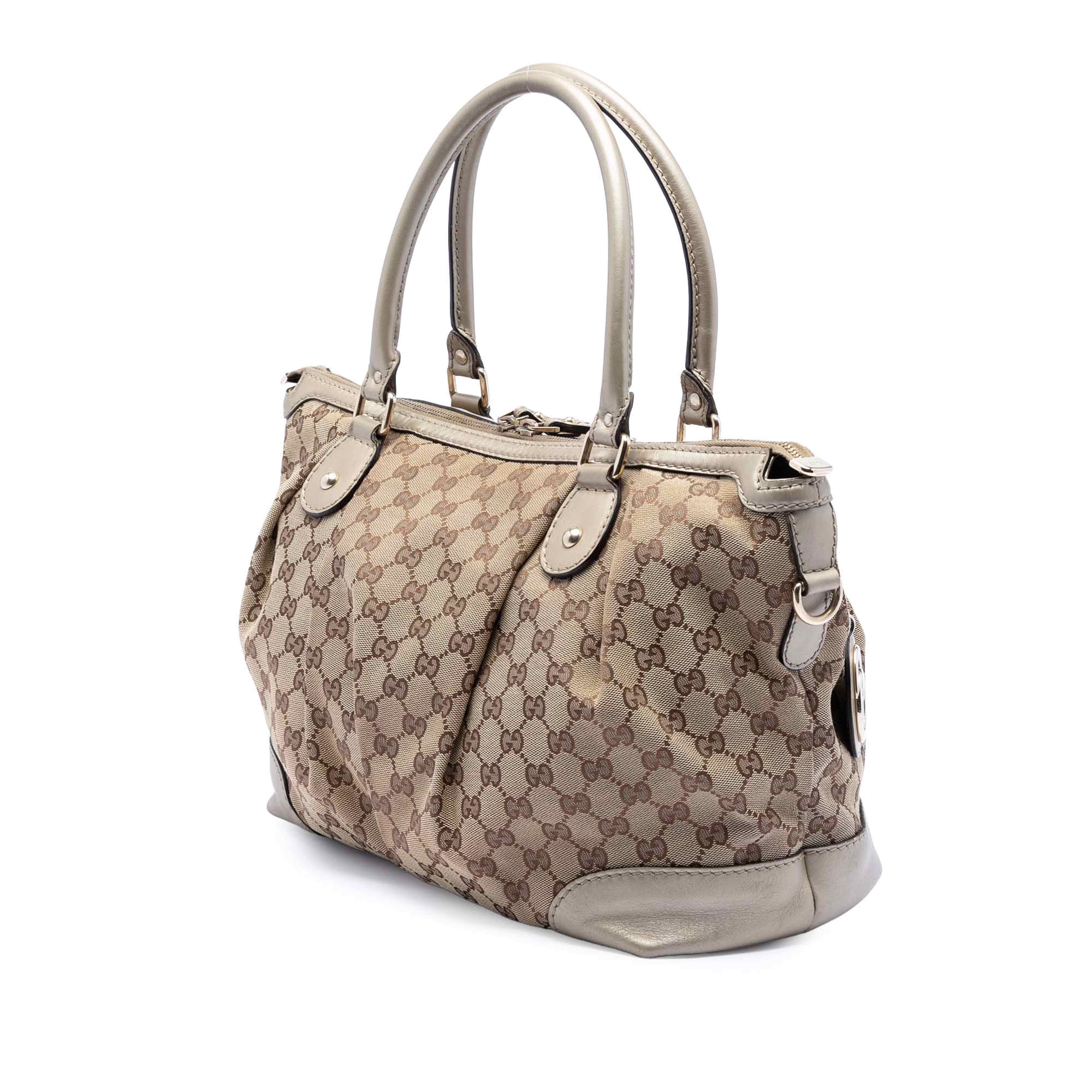 Gucci Gg Canvas Sukey Satchel, från Luxclusif, i färgen beige. Klicka för att öppna bilden i stort format