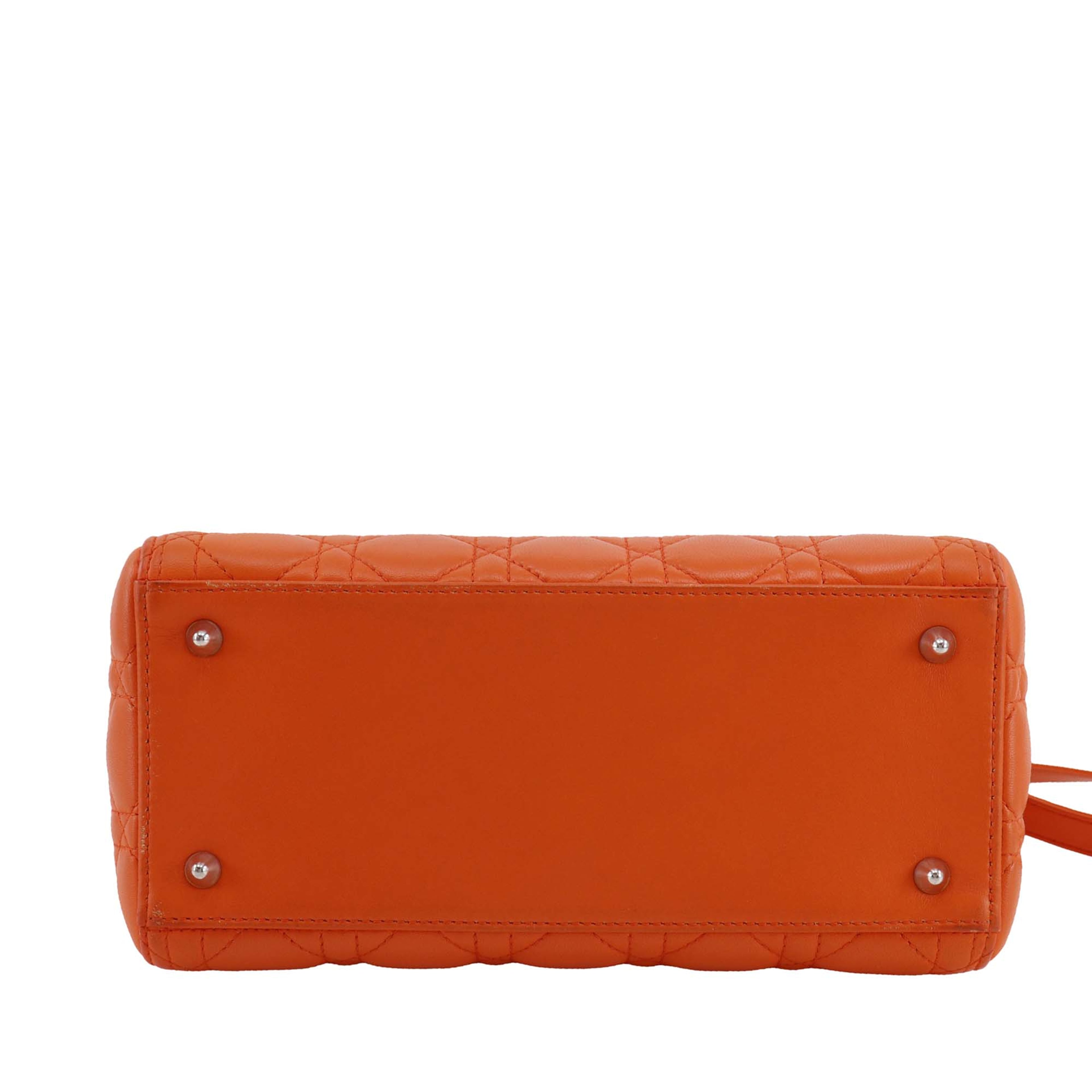 Dior Medium Lambskin Cannage Lady Dior, från Luxclusif, i färgen orange. Klicka för att öppna bilden i stort format