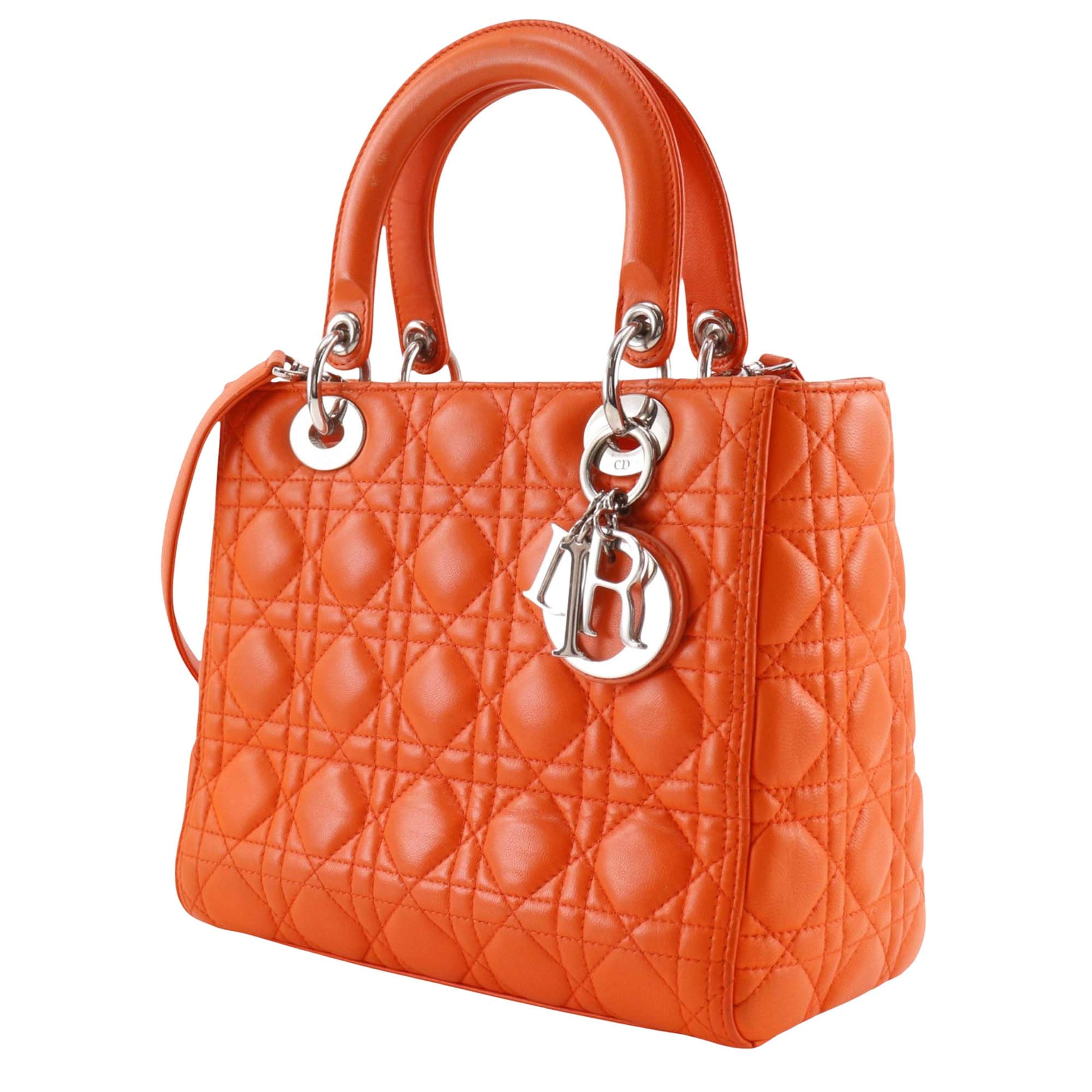 Dior Medium Lambskin Cannage Lady Dior, från Luxclusif, i färgen orange. Klicka för att öppna bilden i stort format