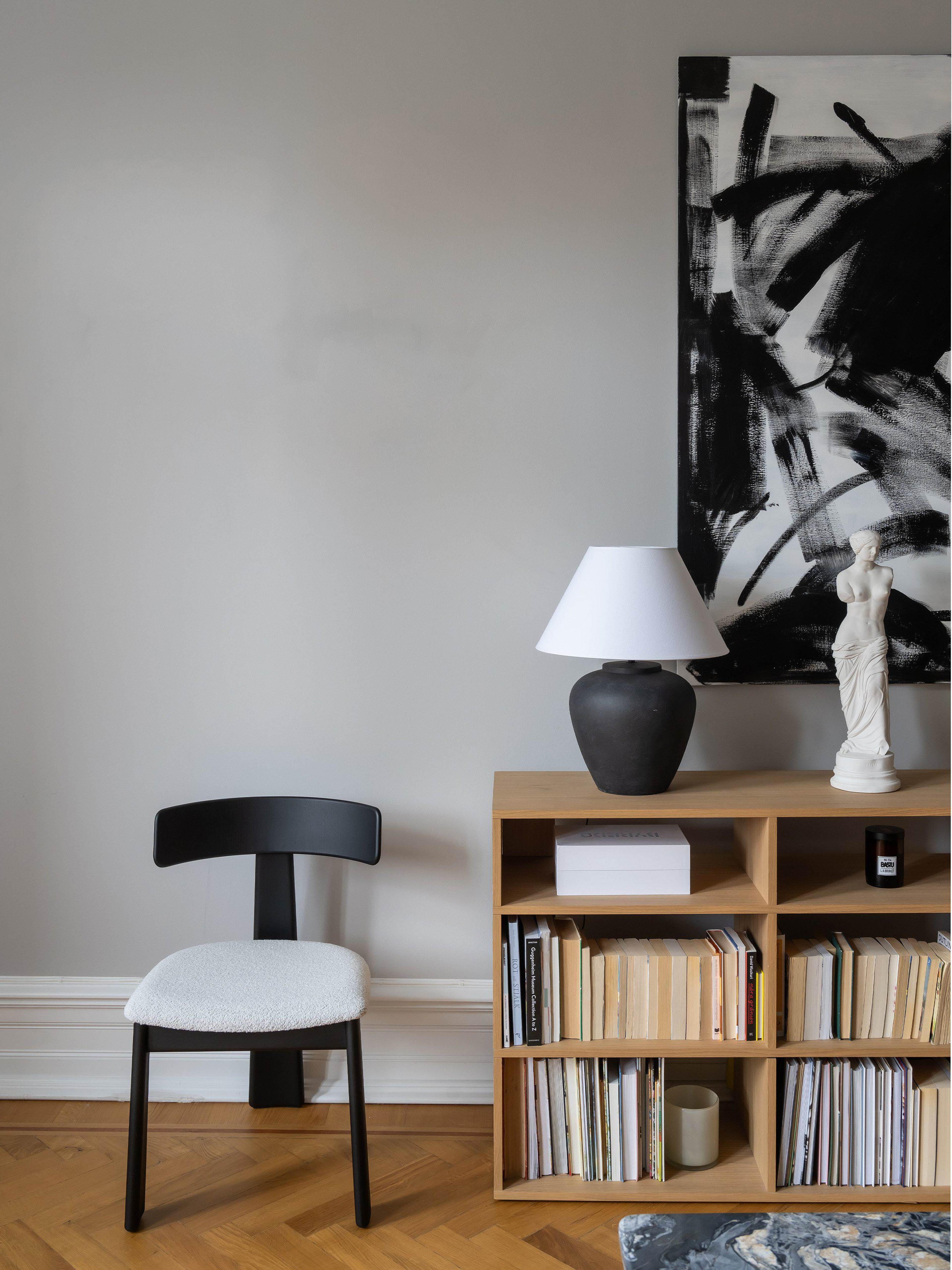Lilly Bordslampa L, från PR Home, i färgen grey. Klicka för att öppna bilden i stort format