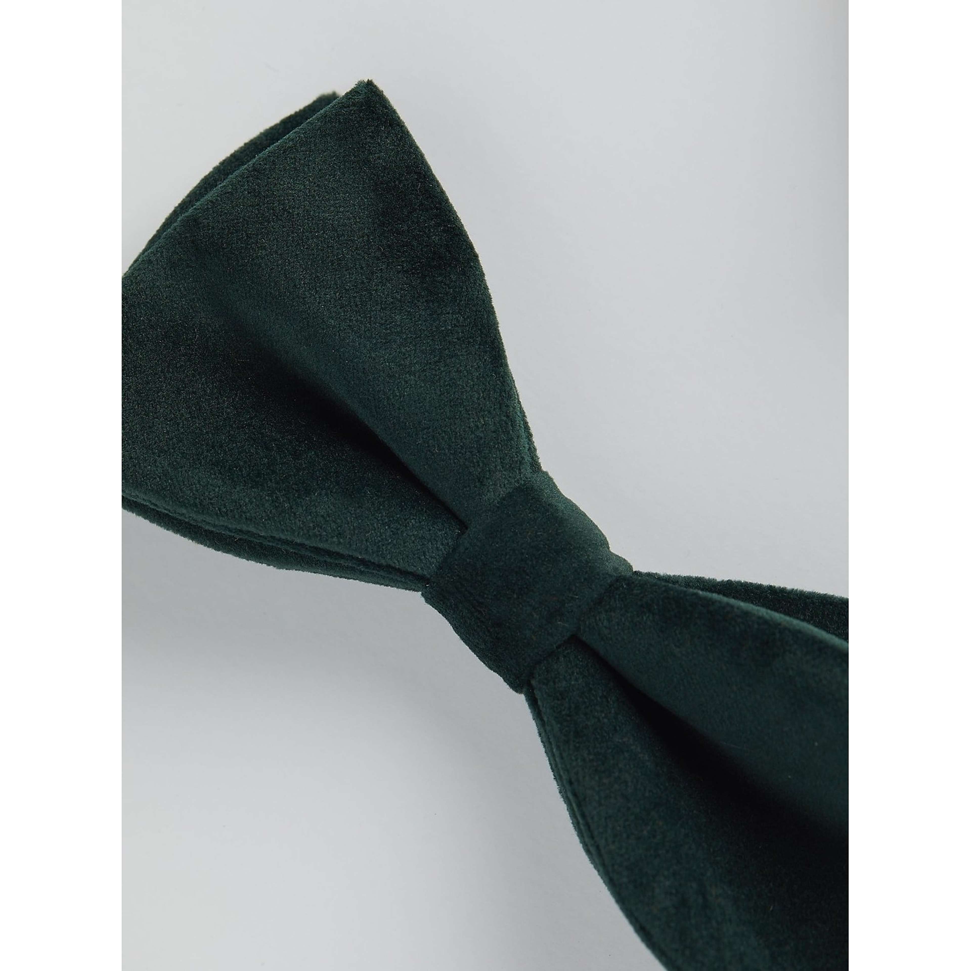 Pre Tied Velvet Bow Tie, från John Henric, i färgen green.