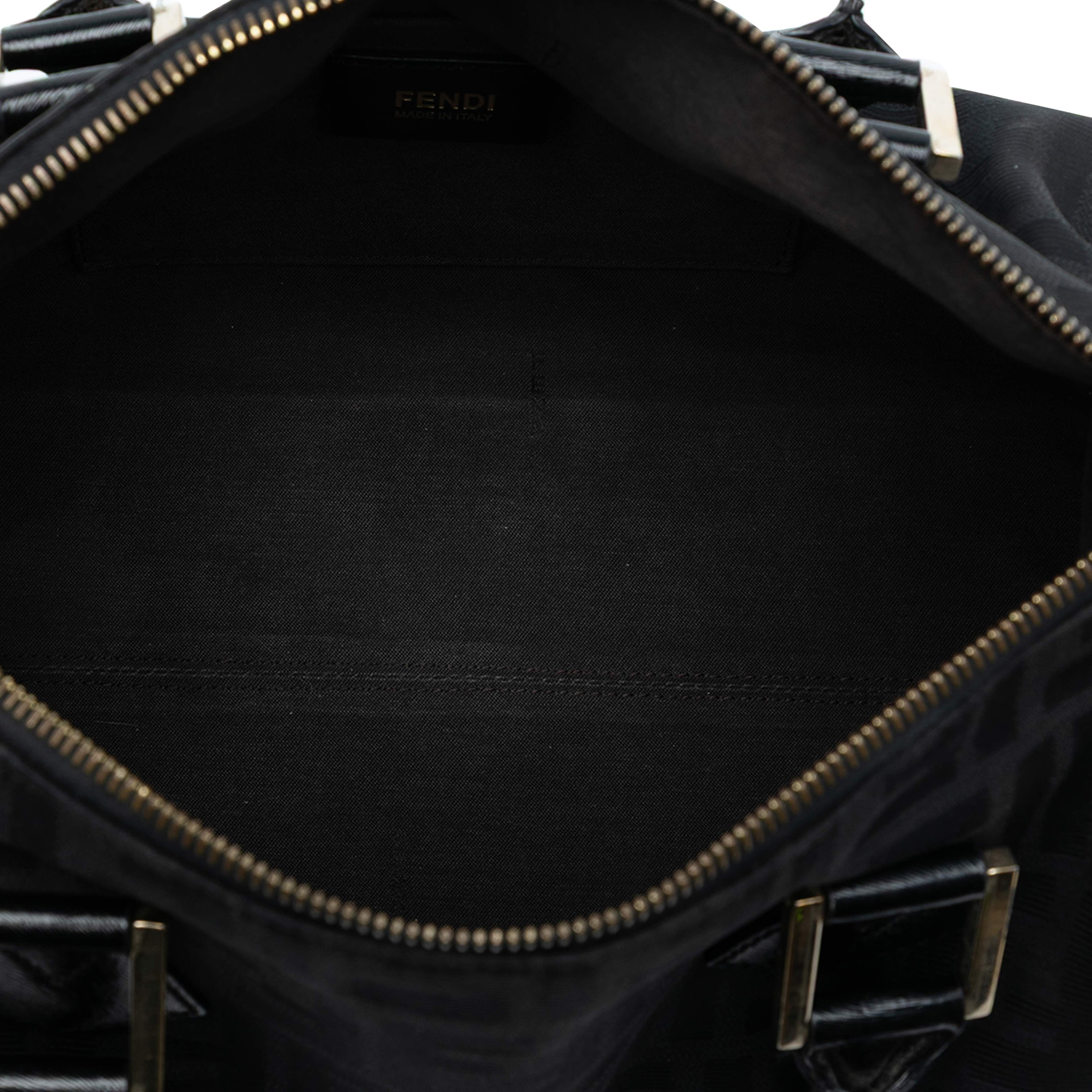 Fendi Zucca Canvas Boston Bag, från Luxclusif, i färgen black. Klicka för att öppna bilden i stort format