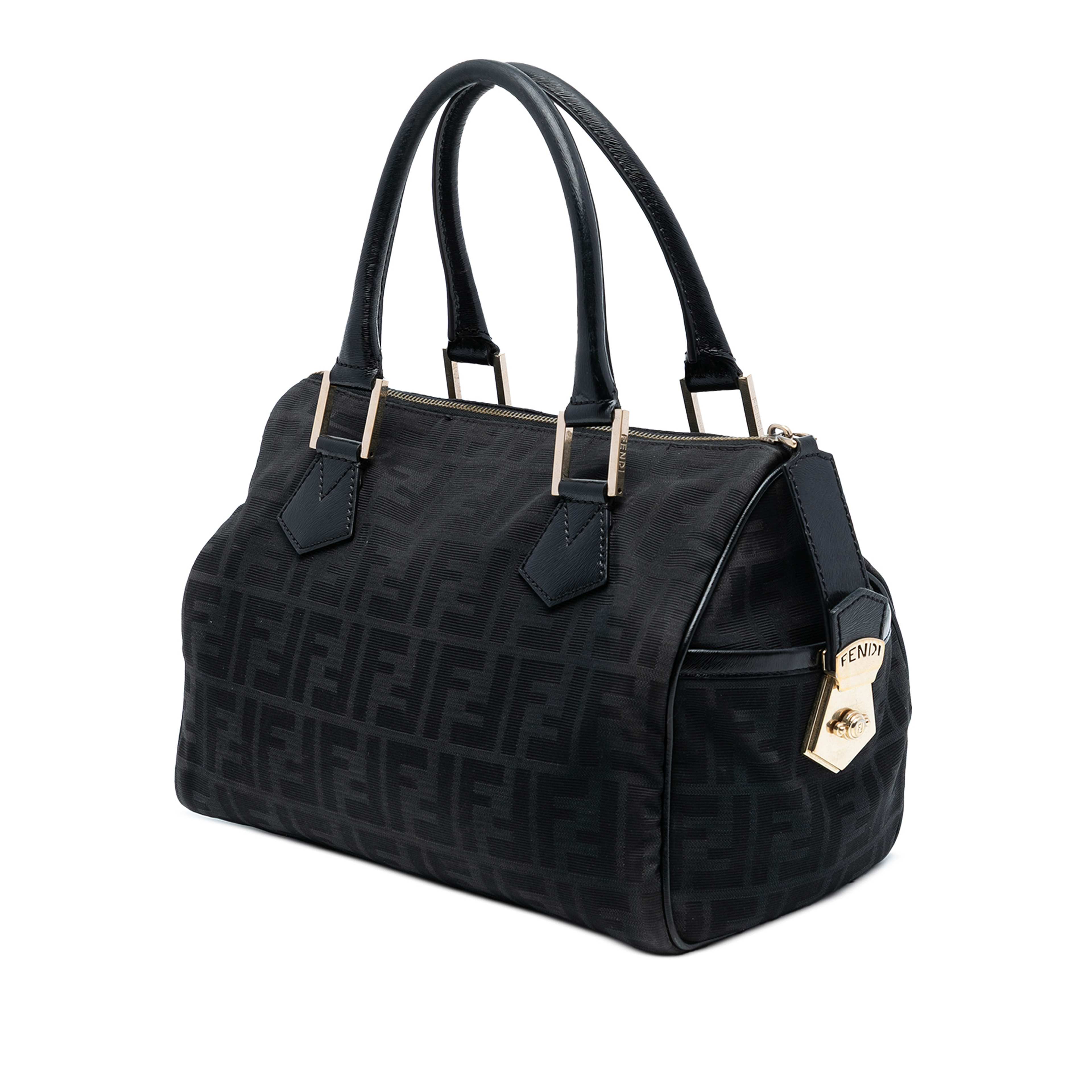 Fendi Zucca Canvas Boston Bag, från Luxclusif, i färgen black. Klicka för att öppna bilden i stort format