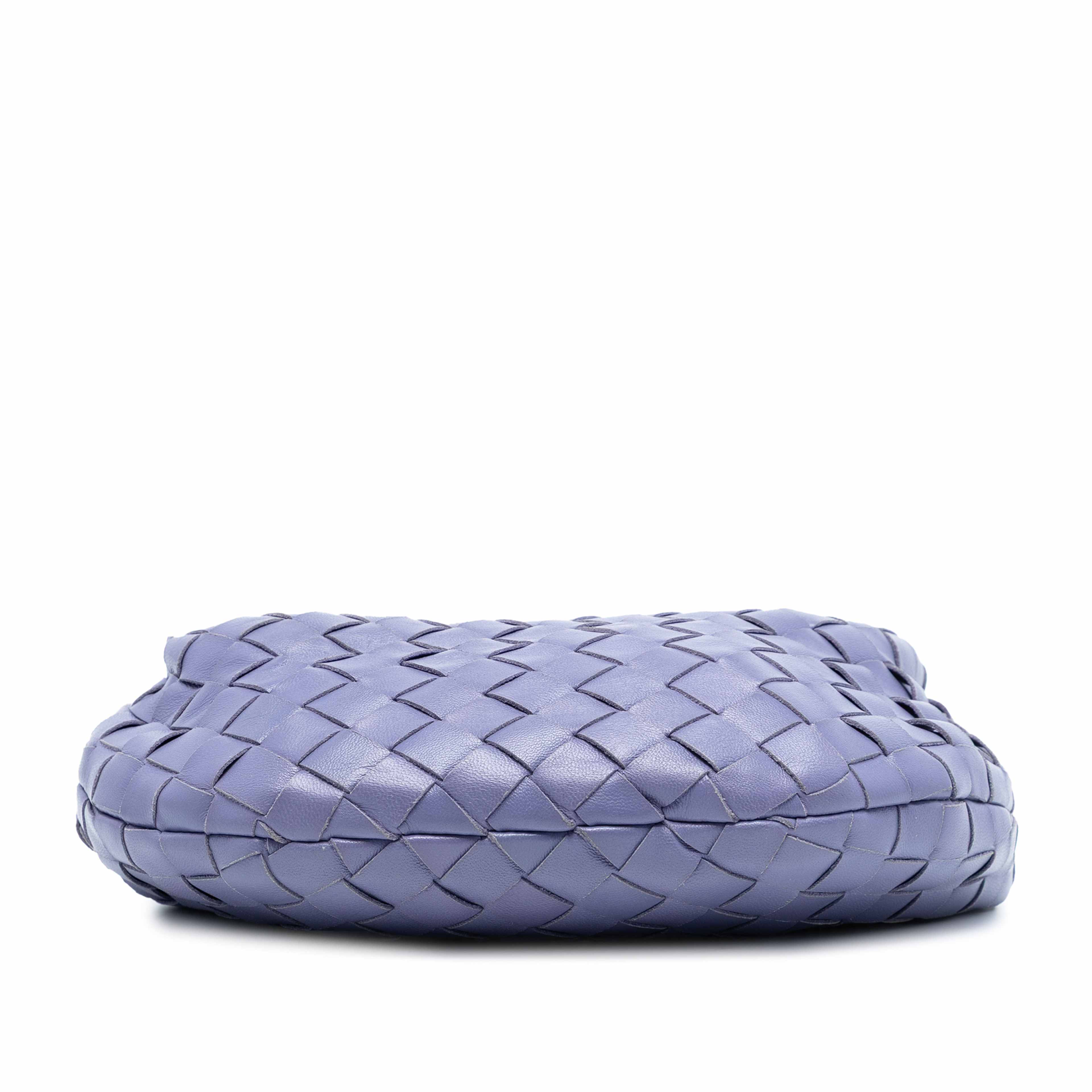 Bottega Veneta Mini Nappa Intrecciato Jodie, från Luxclusif, i färgen lavender. Klicka för att öppna bilden i stort format