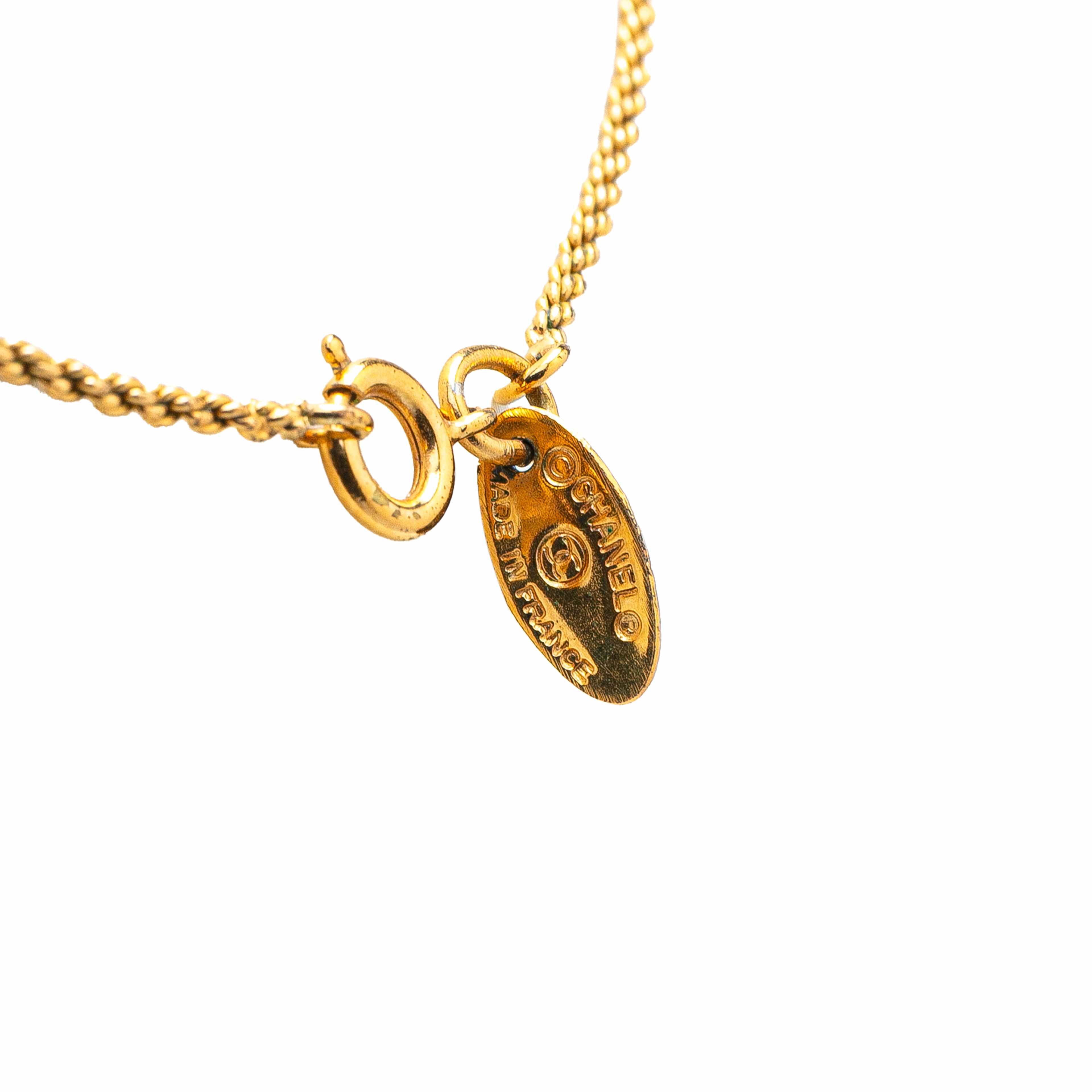 Chanel Gold Plated Rhinestone Pendant Necklace, från Luxclusif, i färgen guld. Klicka för att öppna bilden i stort format